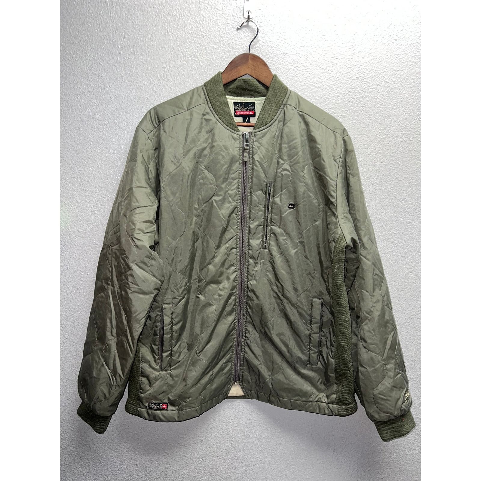 Vintage Vintage Quiksilver Bomber Jacket Quilted Green Full Zip L Size US L / EU 52-54 / 3 - 1 Thumbnail