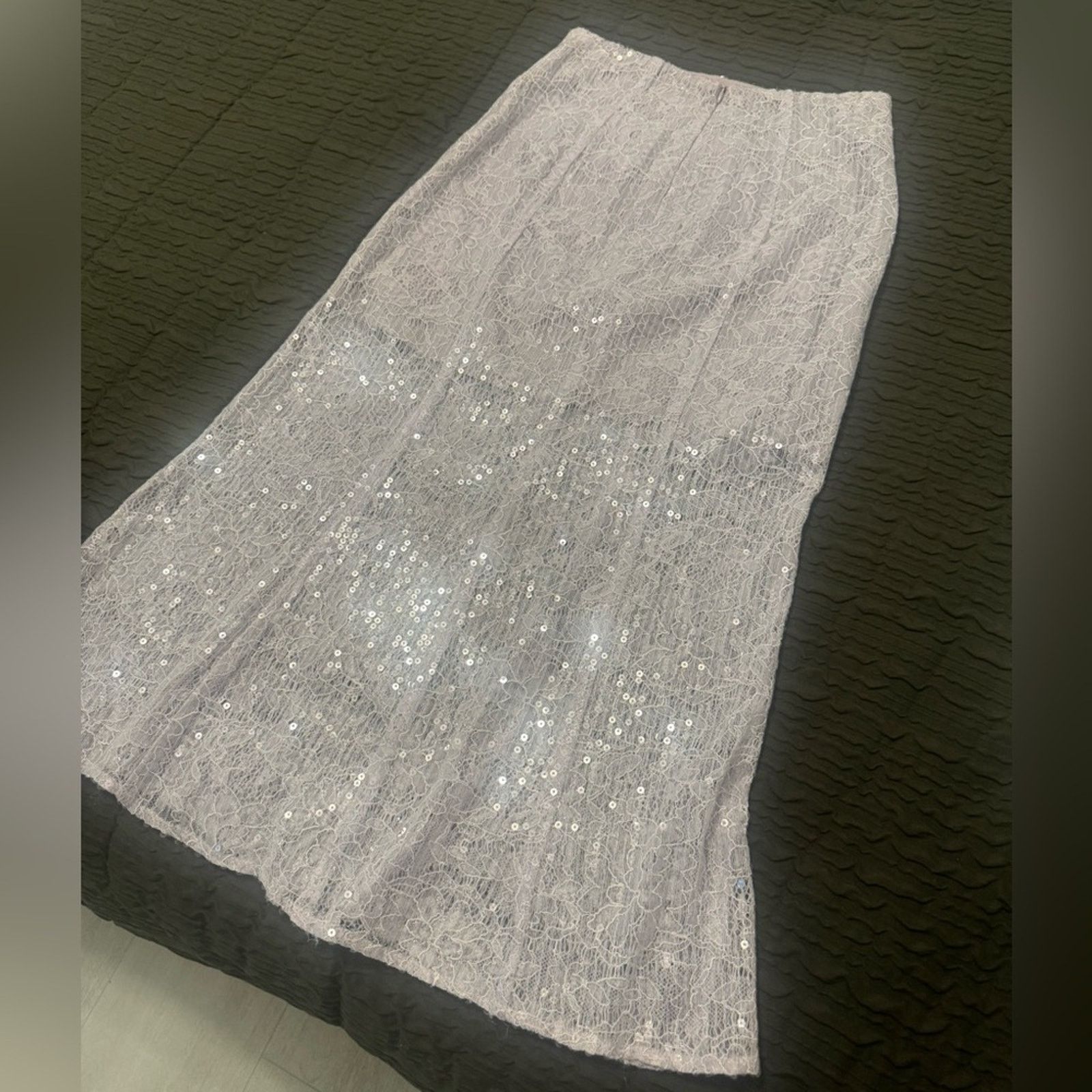 ELLIATT NWT Elliatt Lace sequins Midi Skirt Size Small Size 27" / US 4 / IT 40 - 4 Thumbnail