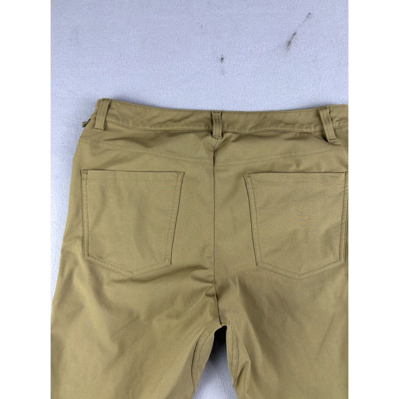Lululemon Lululemon Pants Slim Fit Mens 33x28 Brown Polyester Blend Chino Flat Front 32-28 Inseam Slim Leg Casual Travel 90s? Size US 33 - 4 Thumbnail