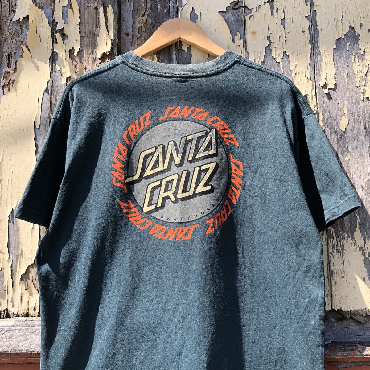 Santa Cruz Skateboards Vintage y2k Faded Santa Cruz Skateboard Tshirt Size US L / EU 52-54 / 3 - 10 Thumbnail