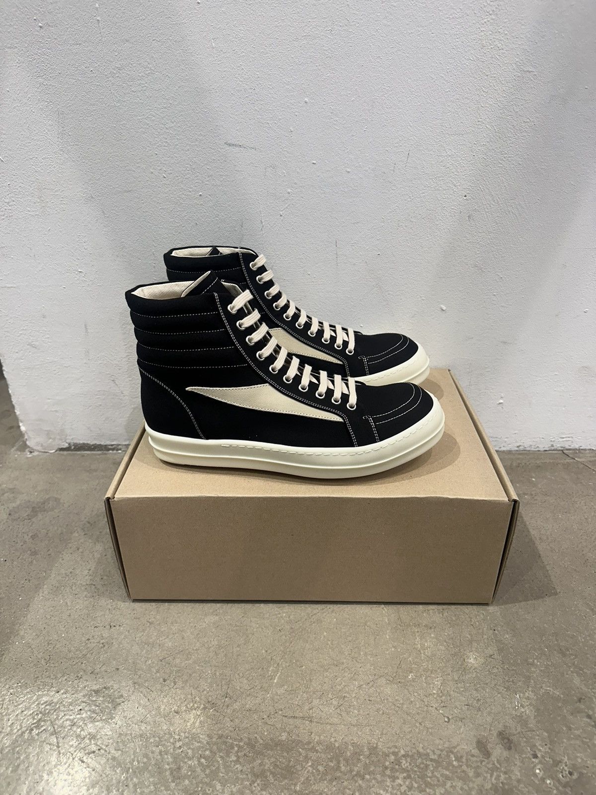 RICK OWENS - DRKSHDW Vintage High Sneaker Black/Milk Hi Top Sneakers