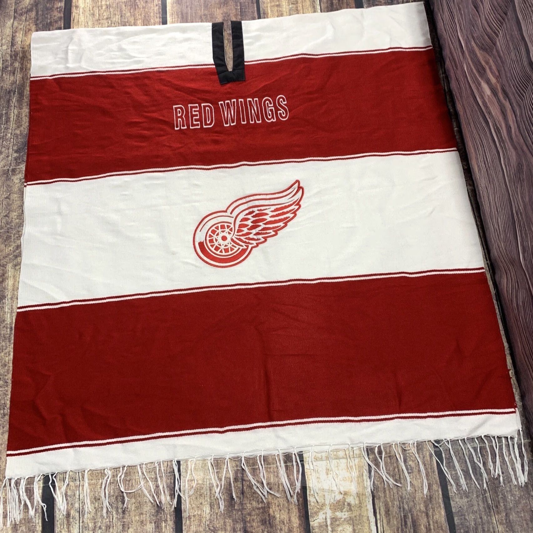 Vintage Detroit Red Wings NHL Pullover Poncho Blanket Woven Embroidered One Size Size ONE SIZE - 2 Thumbnail