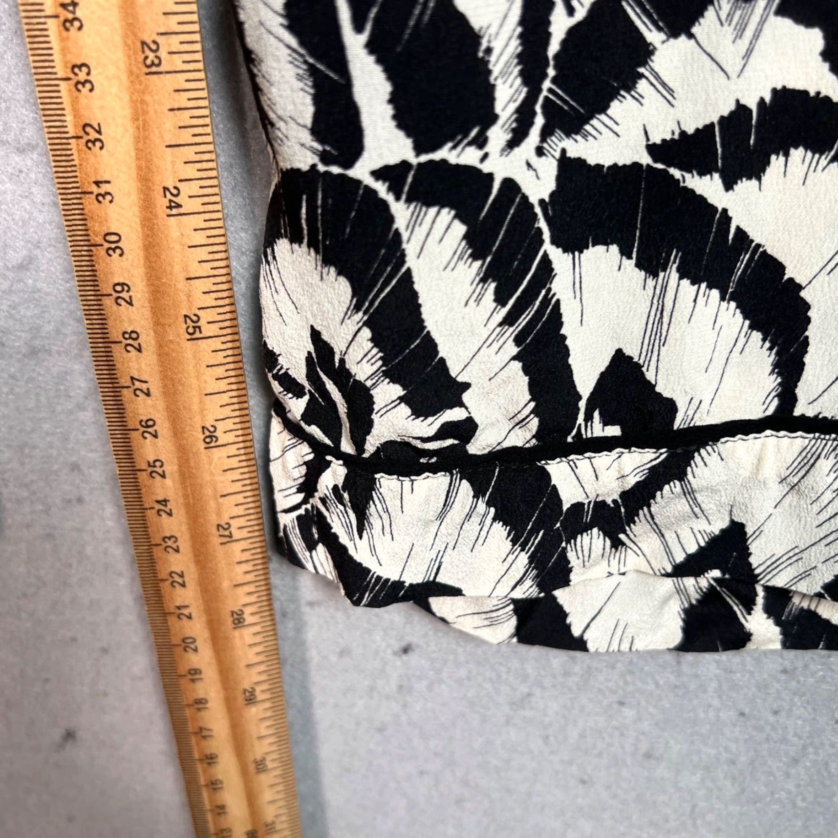 The Kooples The Kooples Pants Womens Medium Black Abstract Print Elastic Hem Straight Leg Ankle Inseam 28 in Regular Rise High Front Flat Front Casual Size 32" / US 10 / IT 46 - 7 Thumbnail