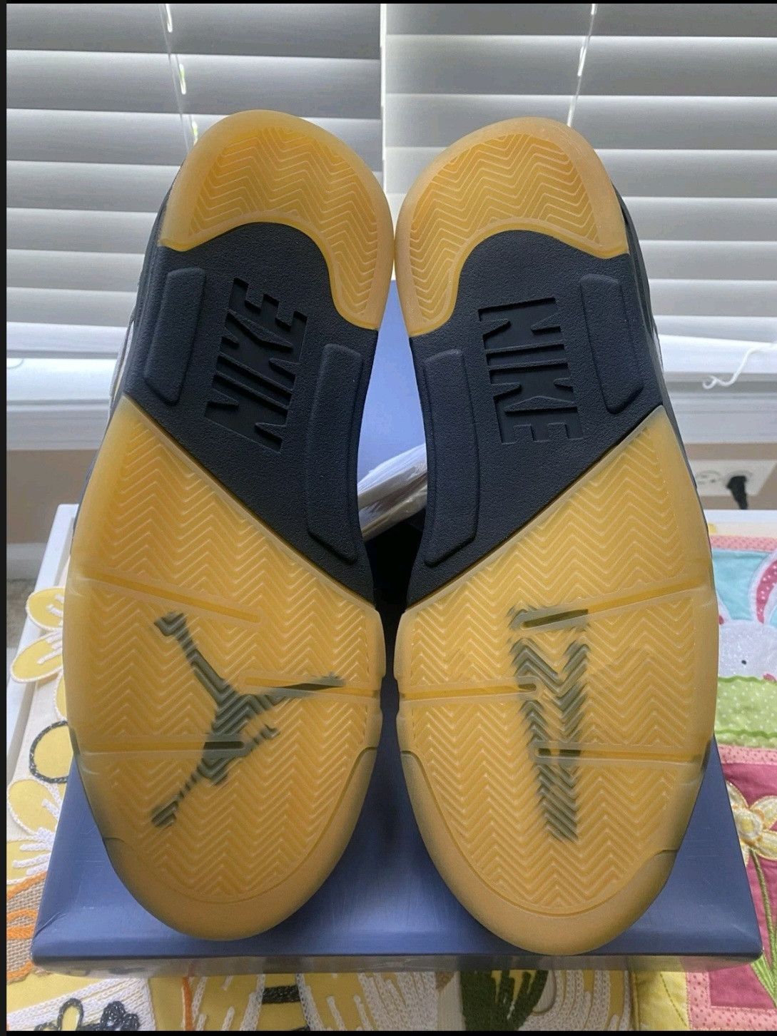 Jordan Brand Nike Air Jordan Retro 5 Wmns A Ma Maniére Dawn Size 12 DS Size US 12 / IT 42 - 6 Thumbnail