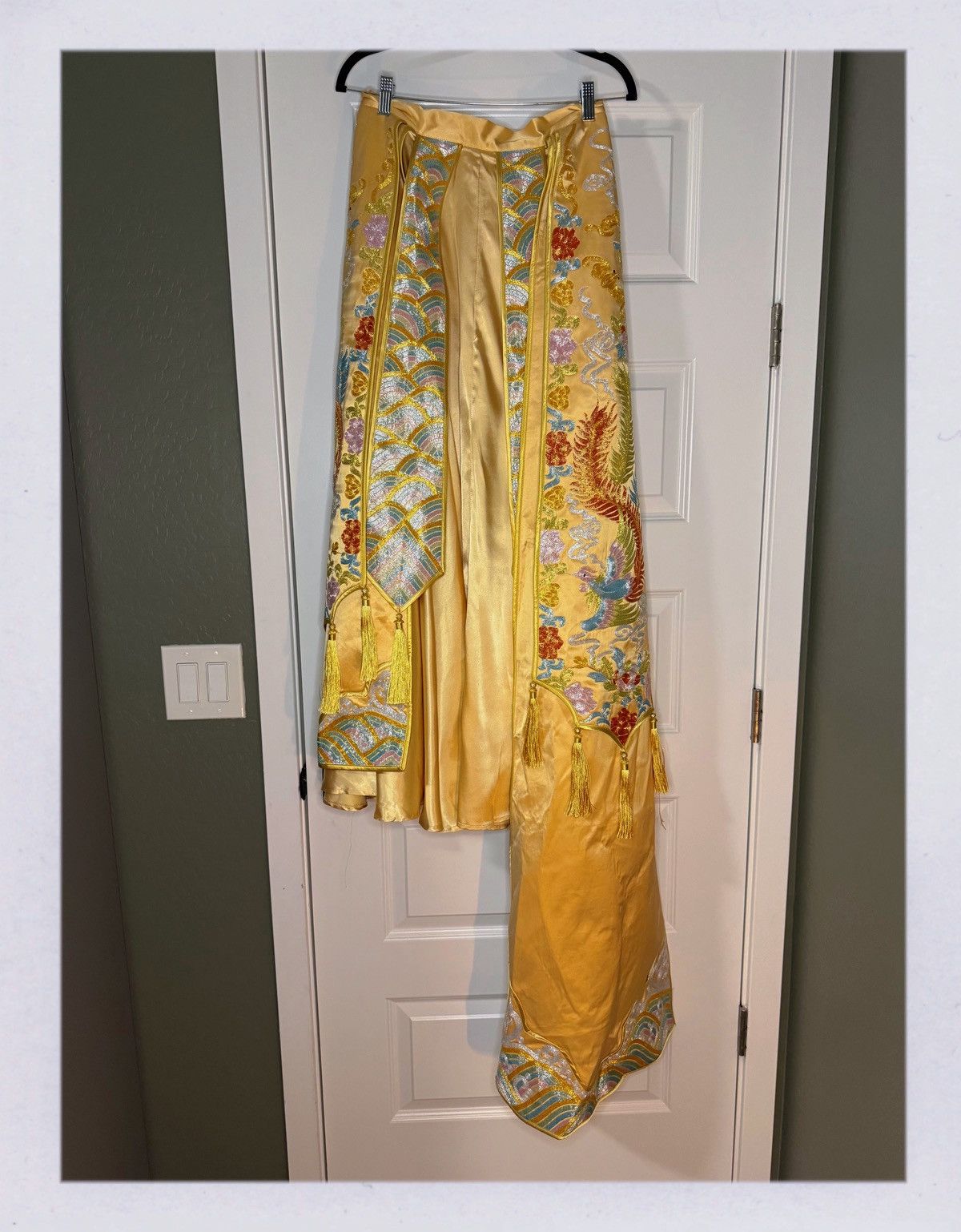 Other Beautiful Gold Embroidered Traditional Chinese Wedding Dress Size XL / US 12-14 / IT 48-50 - 1 Thumbnail
