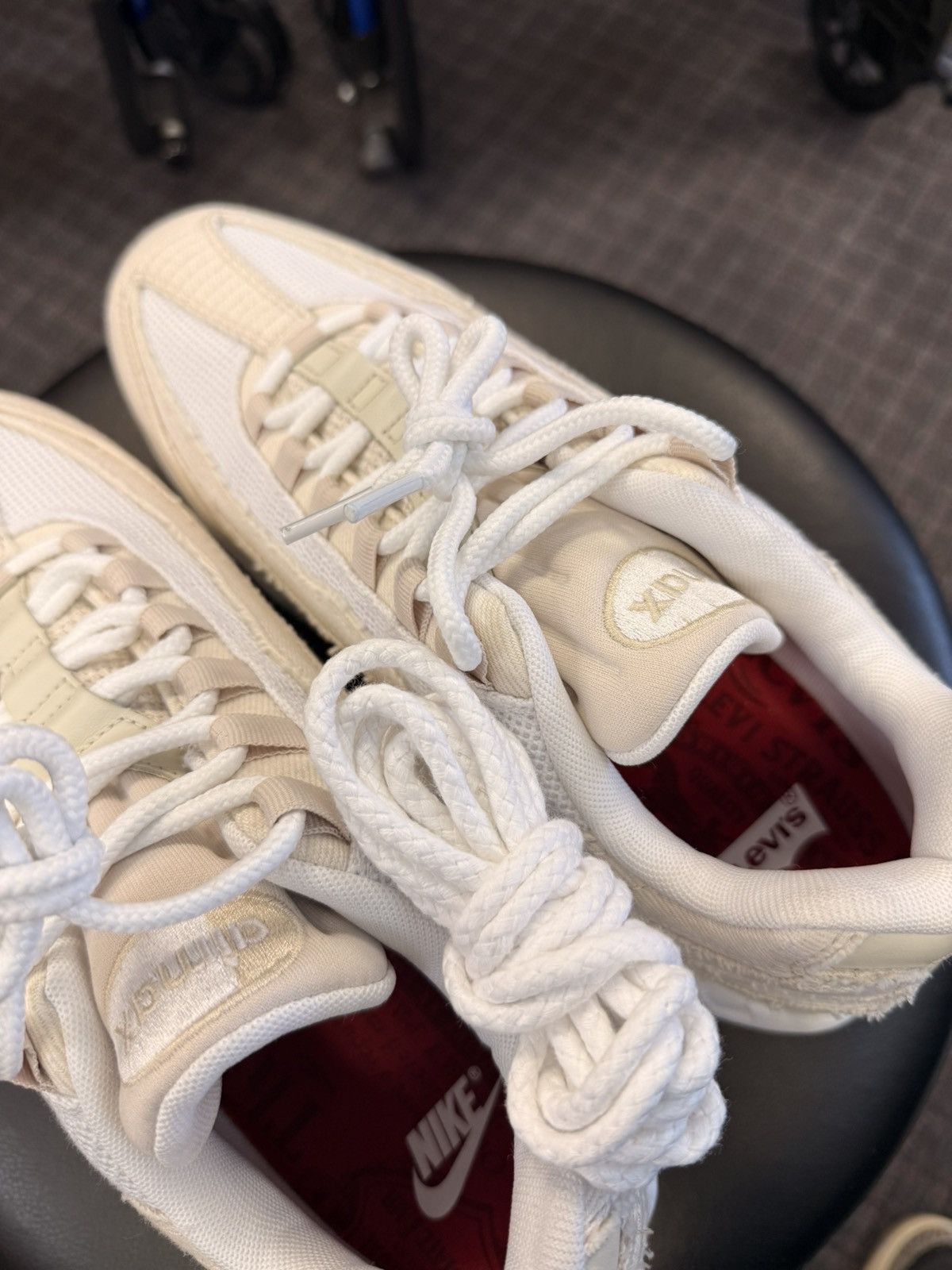 Levi's × Nike Nike Air Max 95 Levis Light Orewood Brown Size US 11.5 / EU 44-45 - 8 Thumbnail