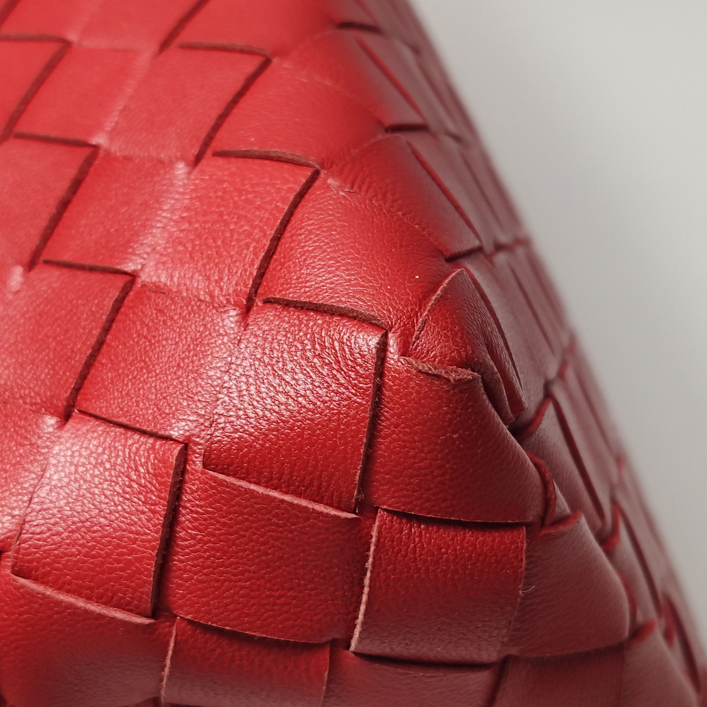 Bottega Veneta Bottega Veneta Red Intrecciato Shoulder Bag. Size ONE SIZE - 3 Thumbnail