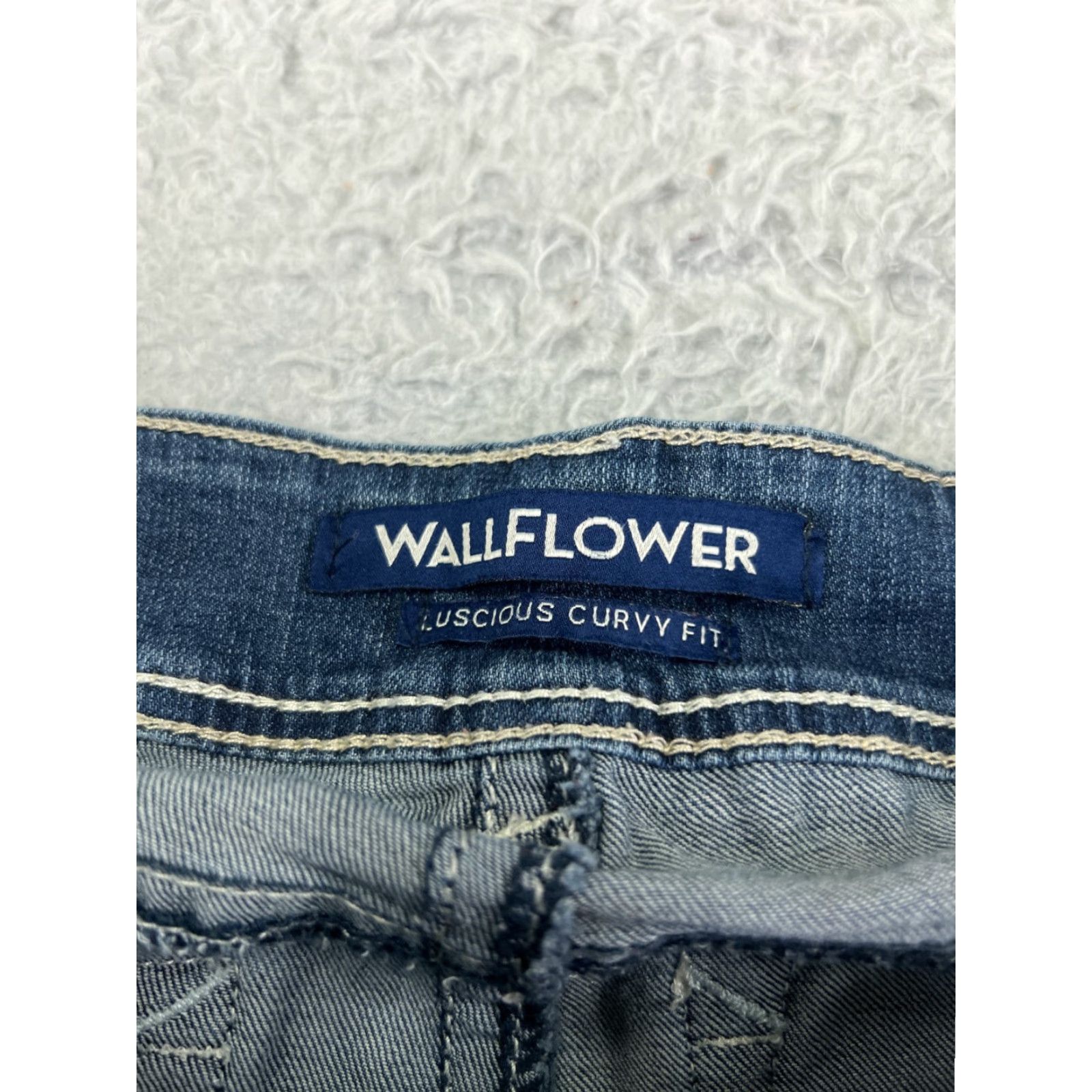 Vintage Wallflower Jeans Womens Jeans Blue Denim Bootcut 26x28 3 Stretch Cotton Blend Regular Embroidered Rhinestone 5-Pocket Luscious Curvy Fit Size 26" / US 2 / IT 38 - 6 Thumbnail
