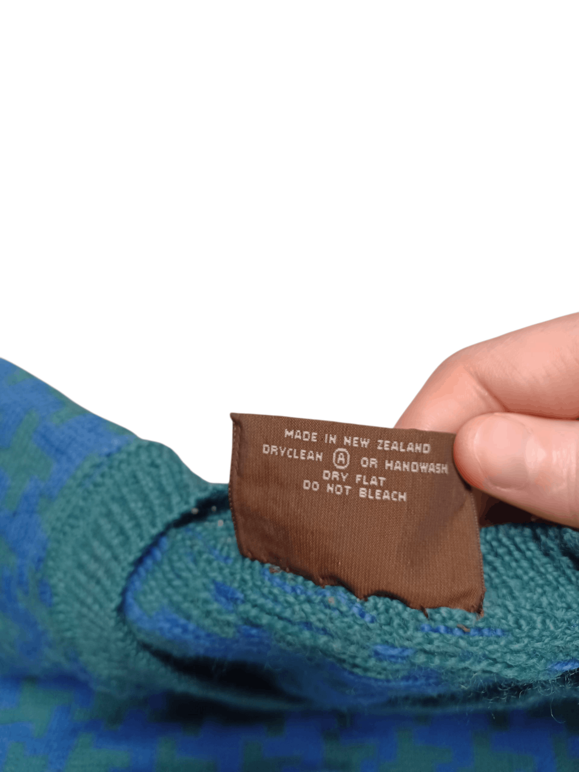 Other VINTAGE MADE IN NEW ZEALAND 100% LAMBSWOOL V-NECK SWEATER Size US M / EU 48-50 / 2 - 4 Thumbnail