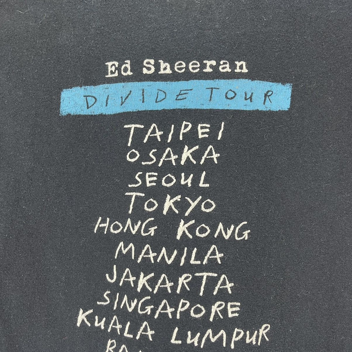 Gildan ED SHEERAN Divide Tour Crew Neck T Shirt #1757/07 Size US S / EU 44-46 / 1 - 9 Thumbnail