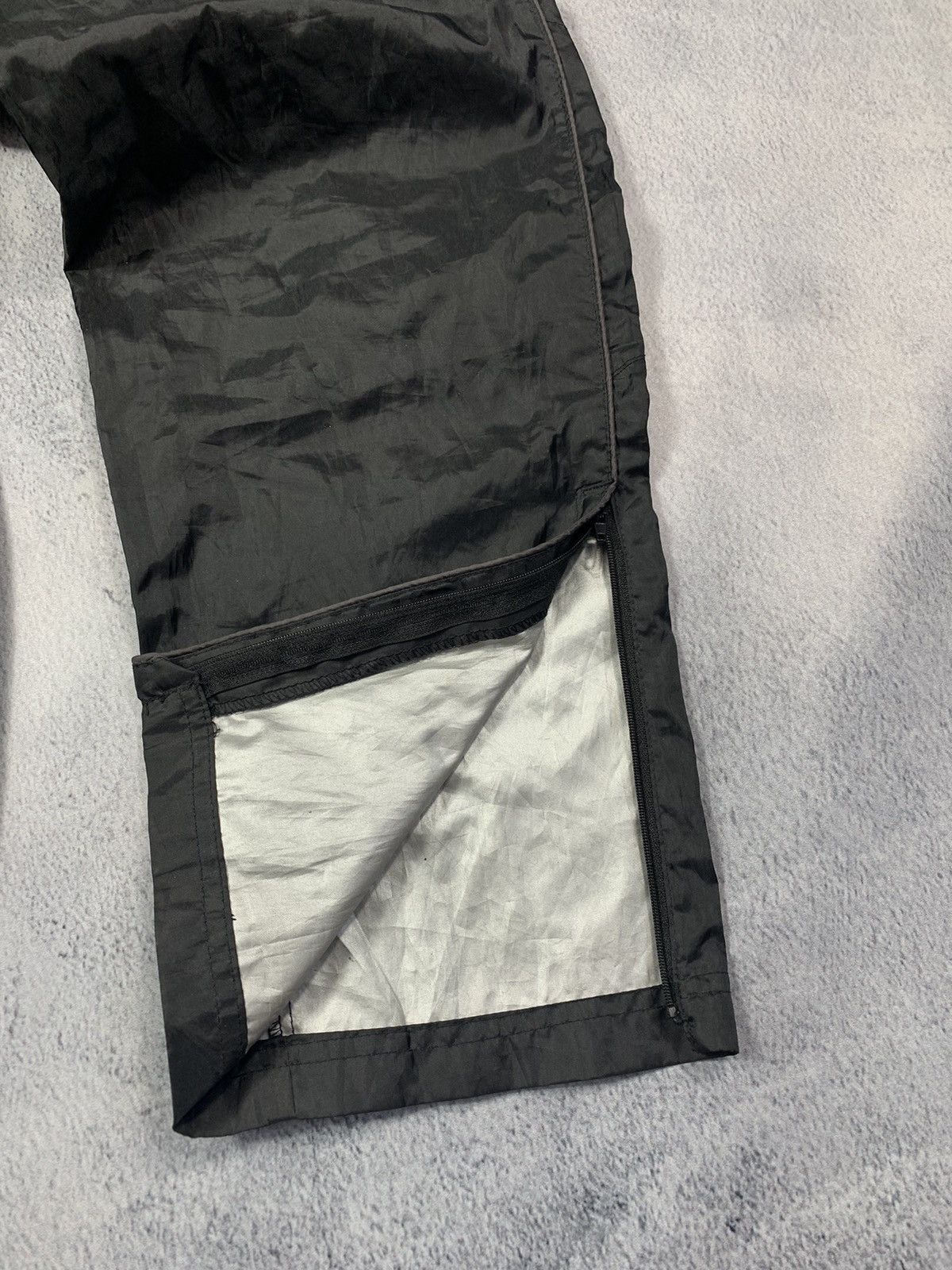 Umbro × Vintage Vintage Y2K Umbro nylon track pants streetwear style size XS Size US 26 / EU 42 - 9 Thumbnail