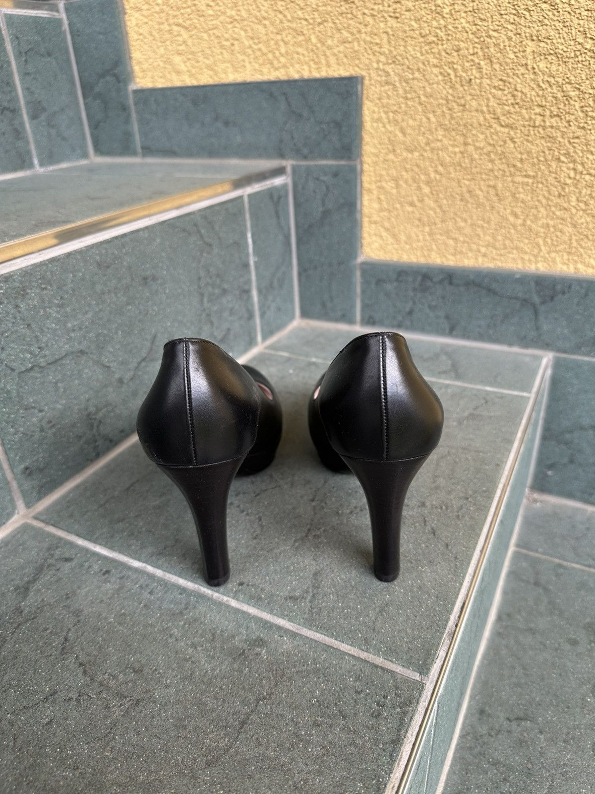 Salvatore Ferragamo Salvatore Ferragamo Heels Pumps Black Leather 5.5 size 36 Size US 5.5 / IT 35.5 - 8 Thumbnail