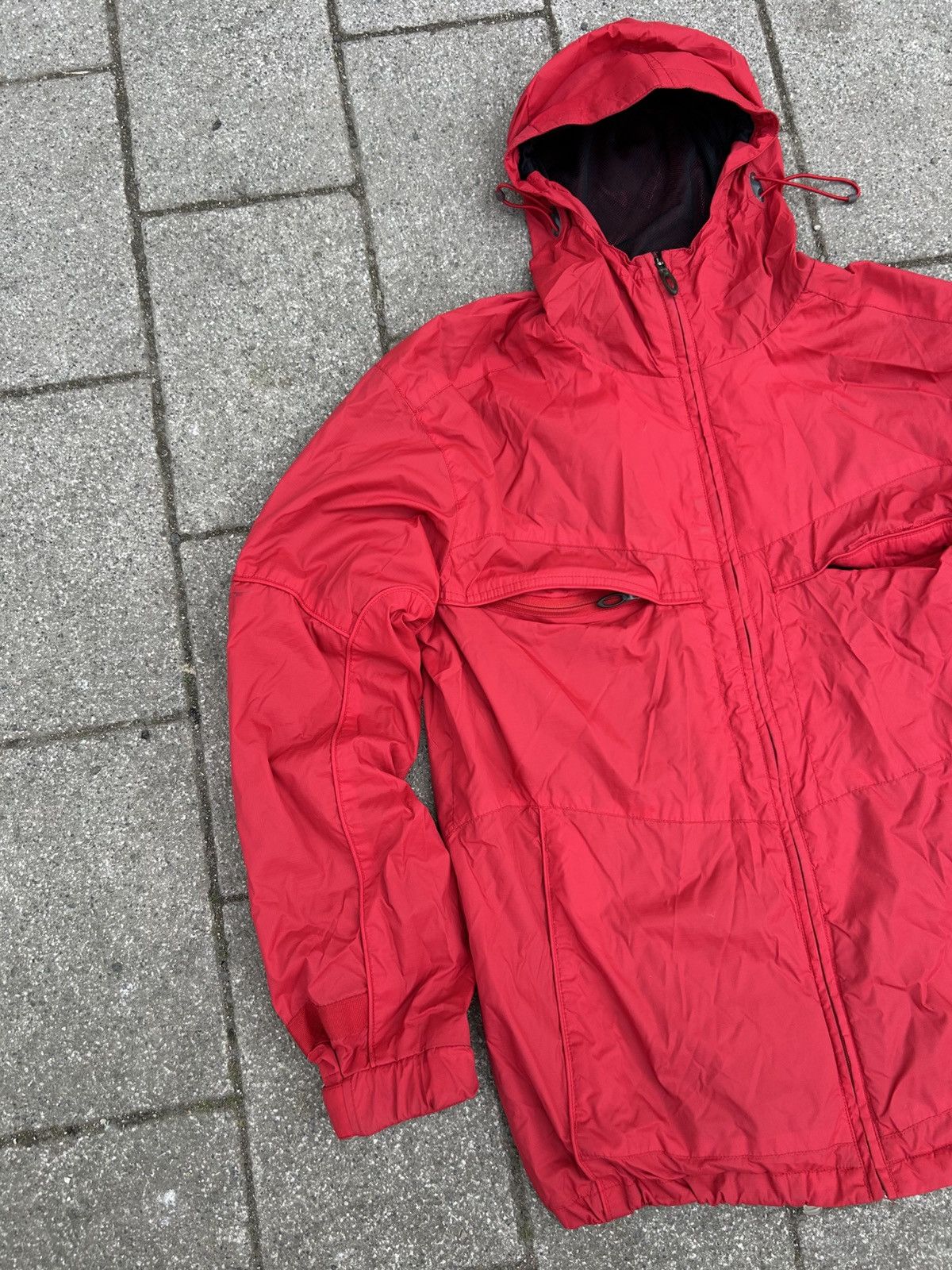 Oakley Oakley Vintage red Hooded Windbreaker Jacket Nylon Jacket Size US L / EU 52-54 / 3 - 3 Thumbnail