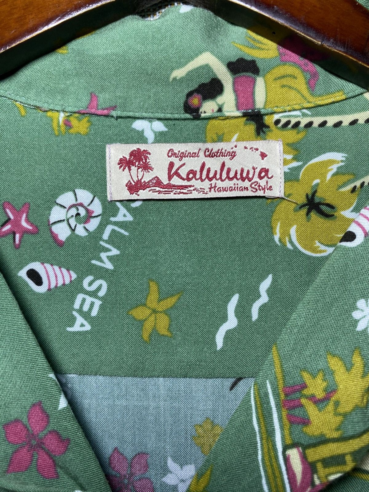 Le Grande Bleu (L.G.B.) Vintage Kaluluwa Hawaiian Style Open Collar Rayon 50's Size US L / EU 52-54 / 3 - 5 Thumbnail
