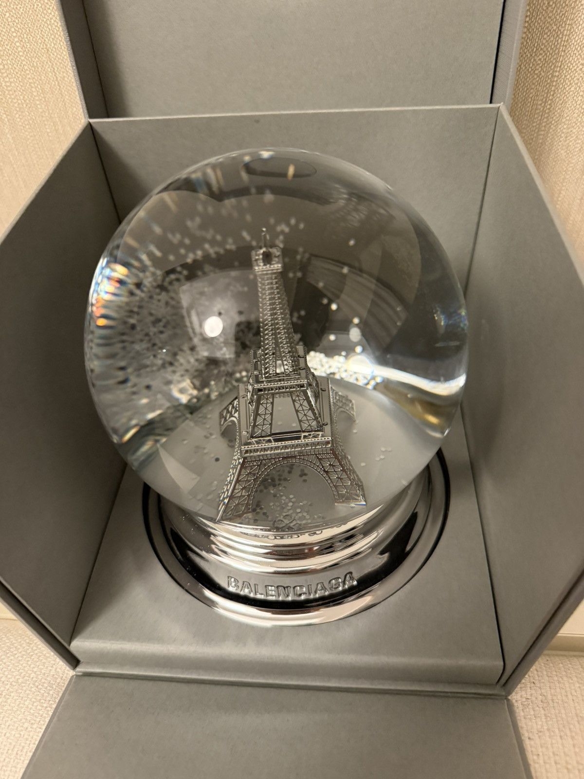 Balenciaga Rare balenciaga vip snow globe Size ONE SIZE - 12 Thumbnail