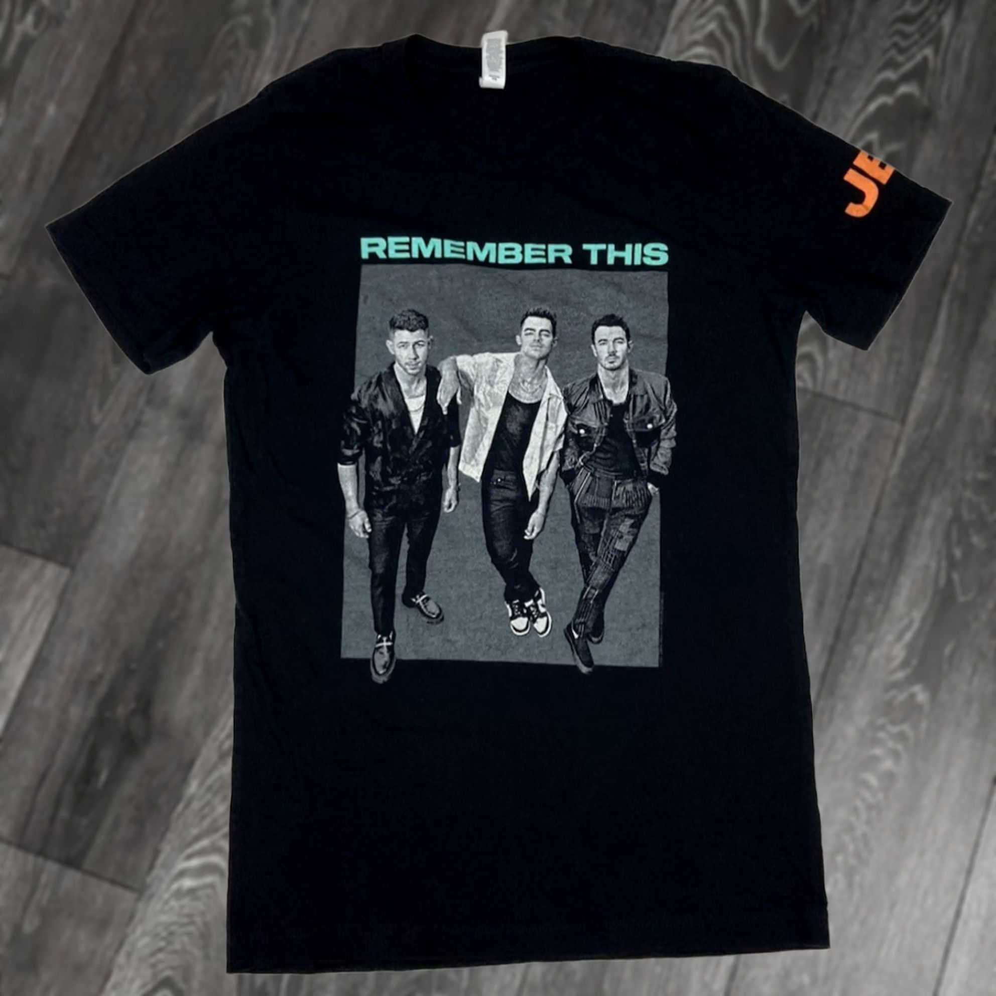 Vintage VINTAGE Jonas Brothers Remember This Tour 2021 Graphic T-shirt Women Small Black Music Shirt Size S / US 4 / IT 40 - 1 Thumbnail