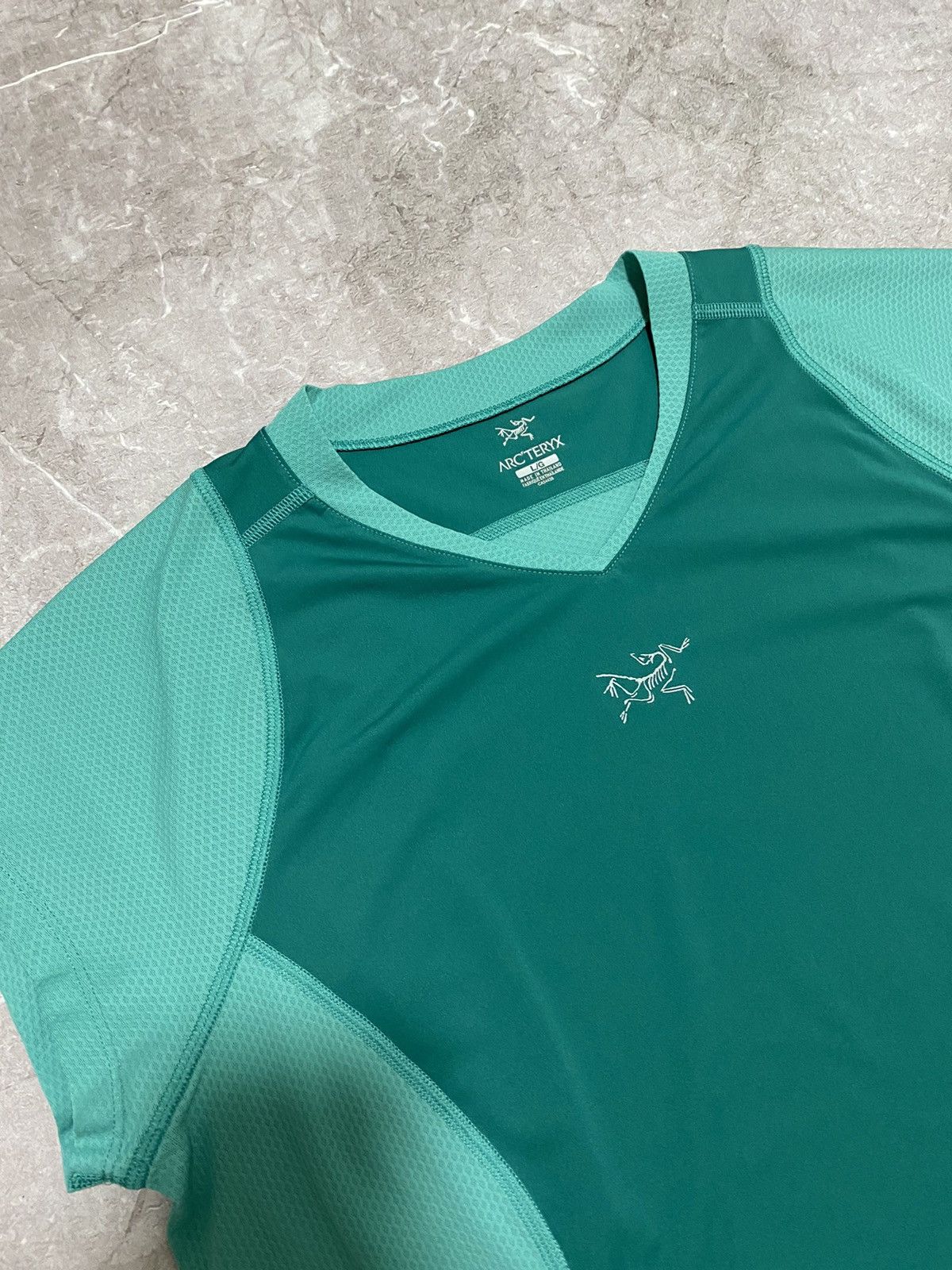 Arc'teryx Classic Arc’teryx Training Mini Centr Logo T Shirt Y2K Size L / US 10 / IT 46 - 4 Thumbnail