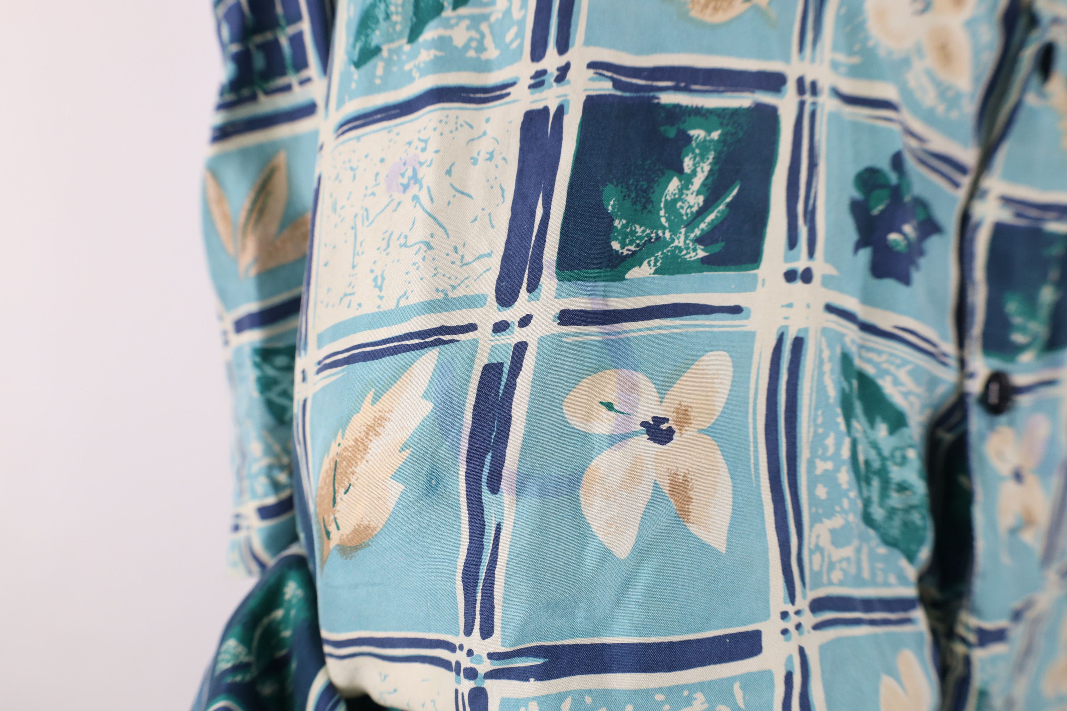 Vintage Vintage 90s Streetwear Leaf Baggy Short Sleeve Button Shirt Size US XL / EU 56 / 4 - 5 Thumbnail