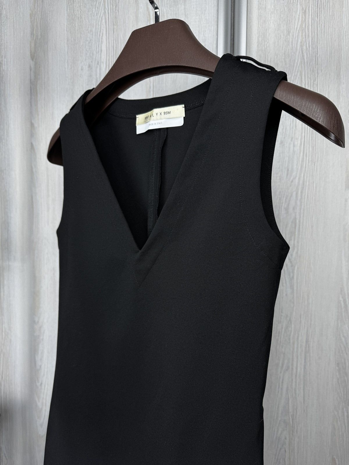 1017 ALYX 9SM 1017 Alyx 9SM black v neck straight mini dress made in Italy Size S / US 4 / IT 40 - 4 Thumbnail