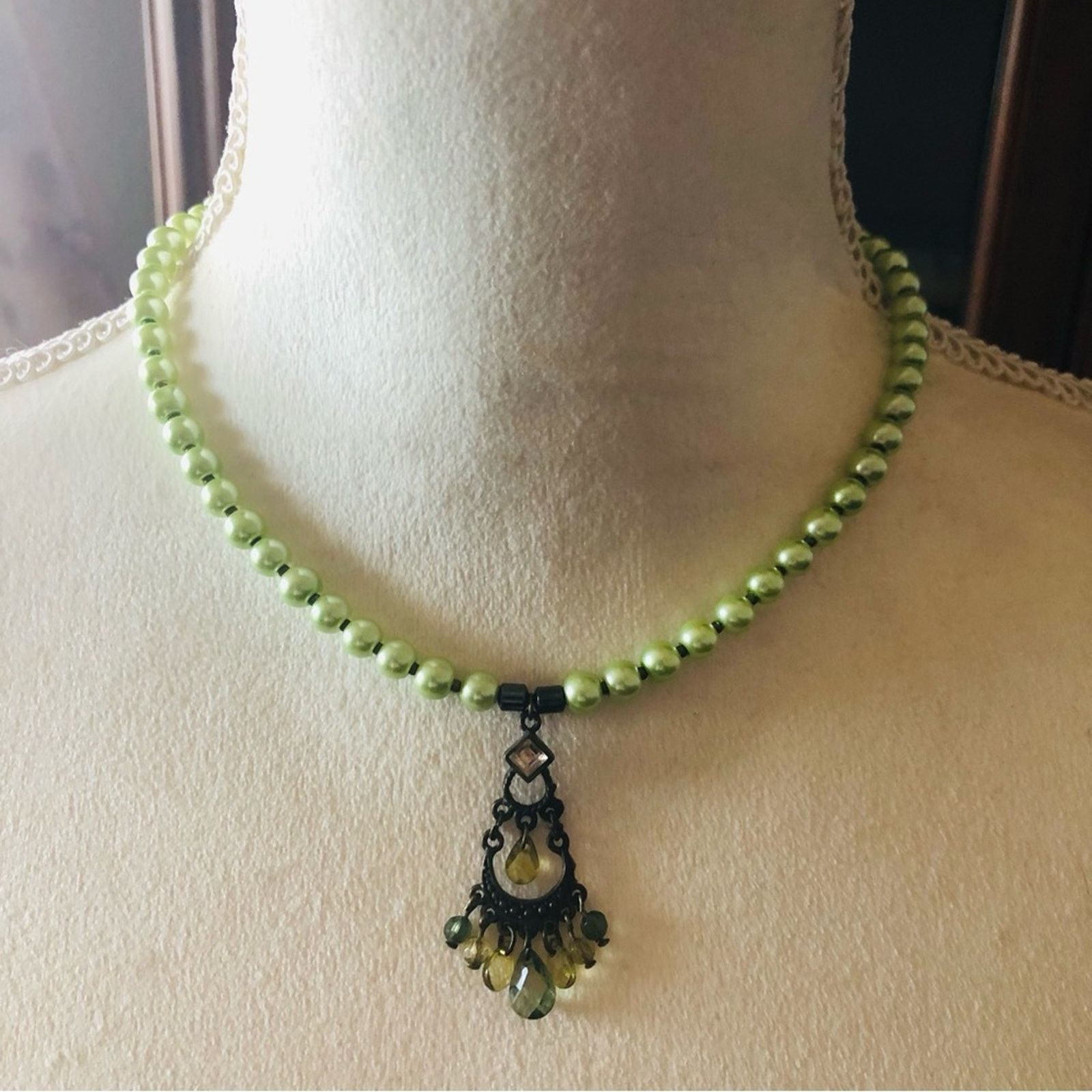 Handmade Handcrafted repurpose faceted peridot pendant Pearl necklace Size ONE SIZE - 2 Thumbnail