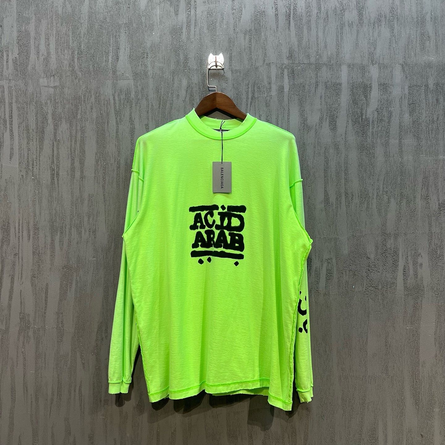Balenciaga Balenciaga Acid Arab Long Sleeve T-Shirt Size L Size US L / EU 52-54 / 3 - 1 Thumbnail