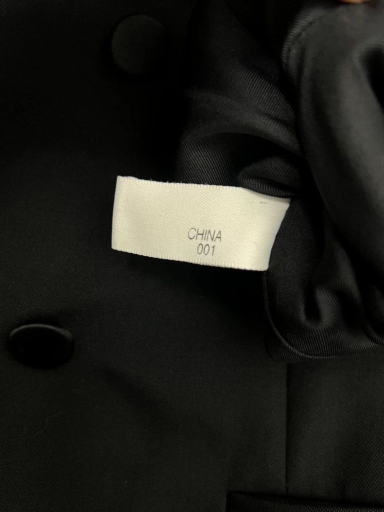 Saint Laurent Paris Saint Laurent Paris Fall/Winter 22 satin gun-lapel double-b Size 46R - 6 Thumbnail