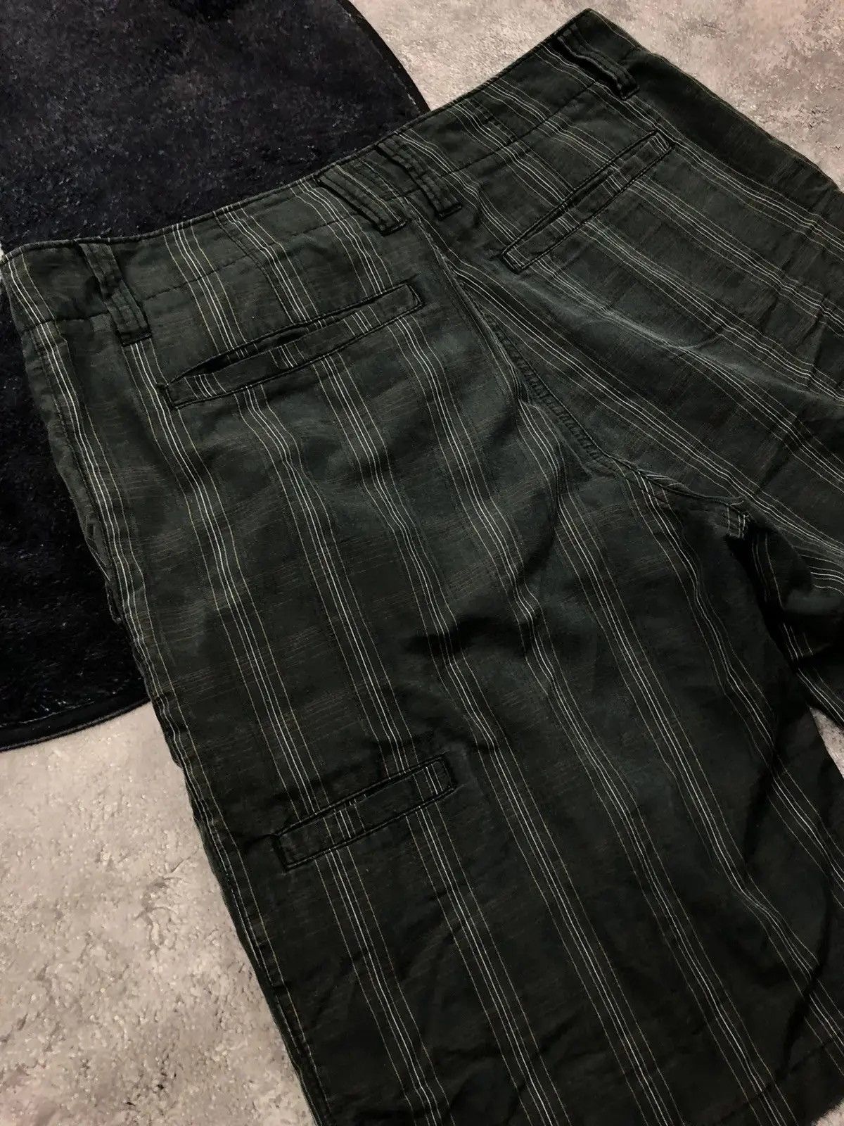 Oakley OAKLEY Vintage Striped Shorts Streetwear Dad Mini Logo Hype Size US 32 / EU 48 - 14 Thumbnail