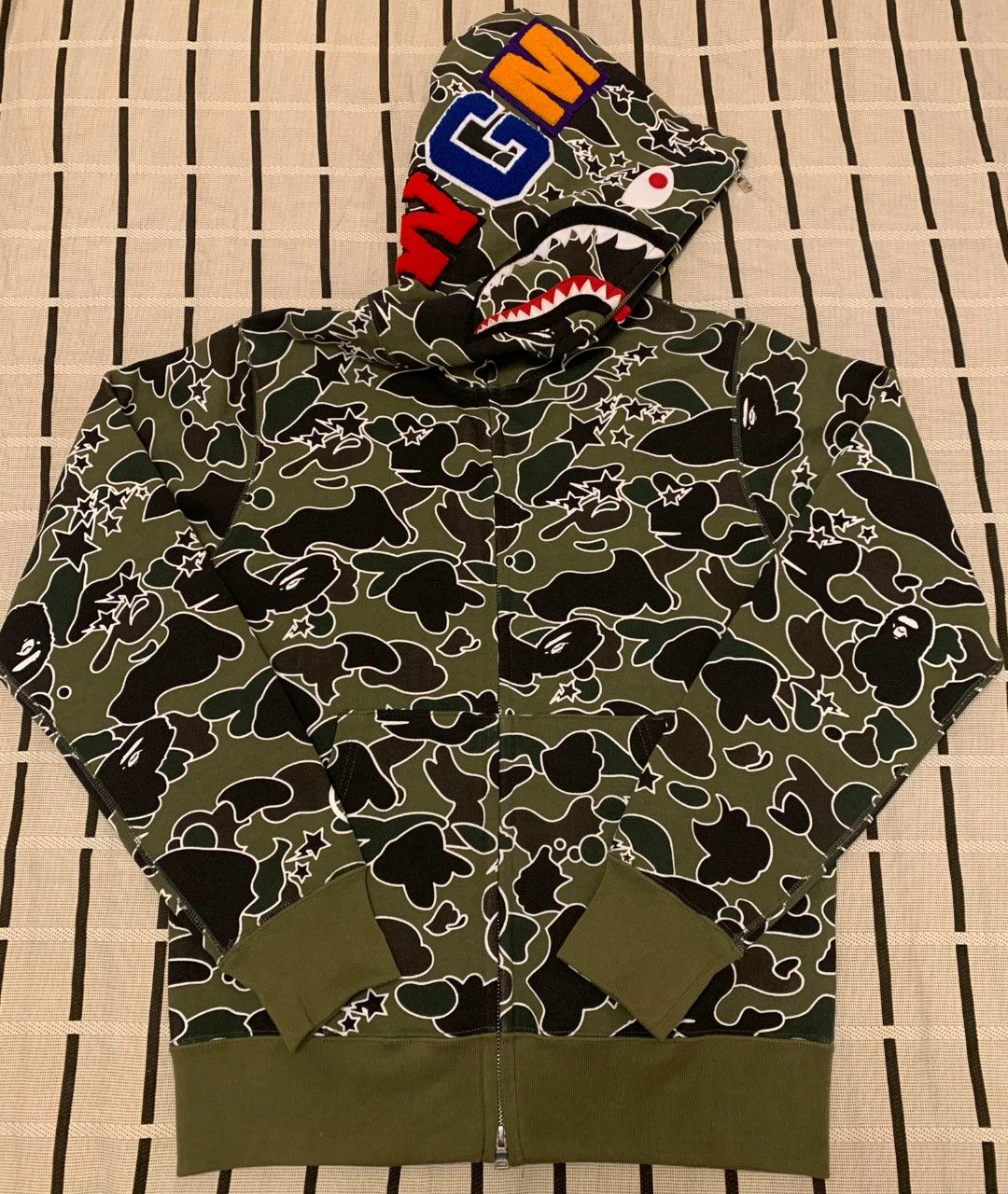 Bape Bape Shark White Hoodie M Men Size US M / EU 48-50 / 2 - 1 Thumbnail