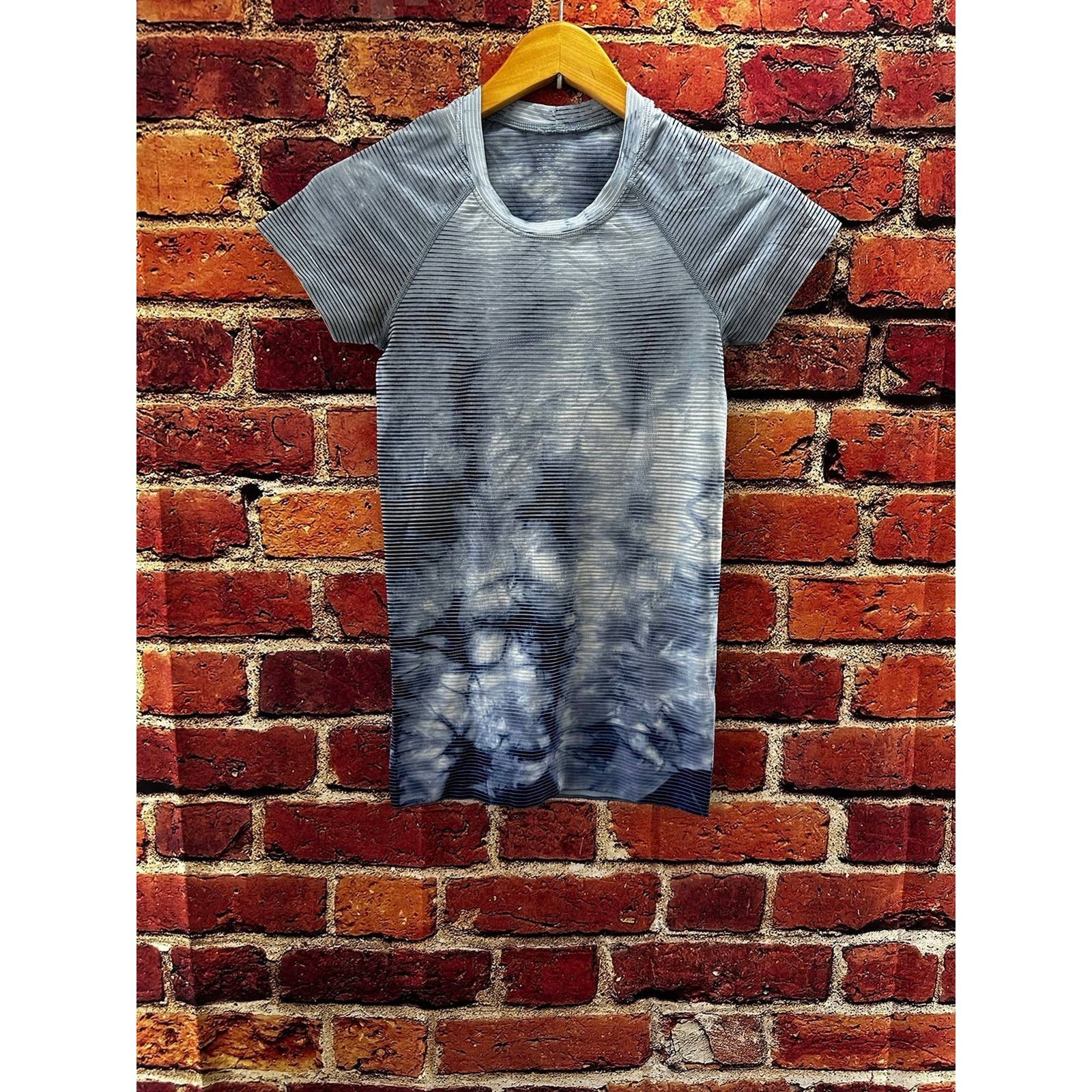 Lululemon lululemon tie dye top size 2 Size XS / US 0-2 / IT 36-38 - 1 Thumbnail