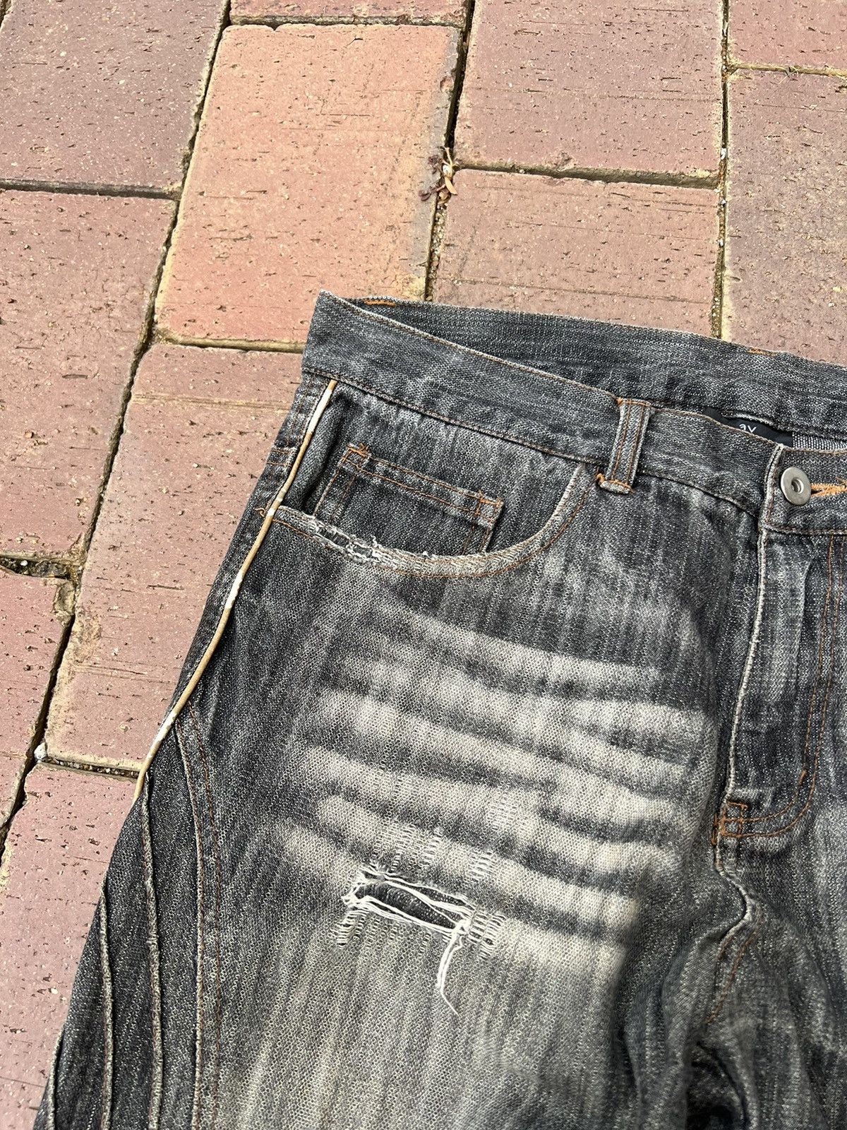 Japanese Brand LAV DISTRESSED JEANS VERY RARE Size US 31 - 3 Thumbnail