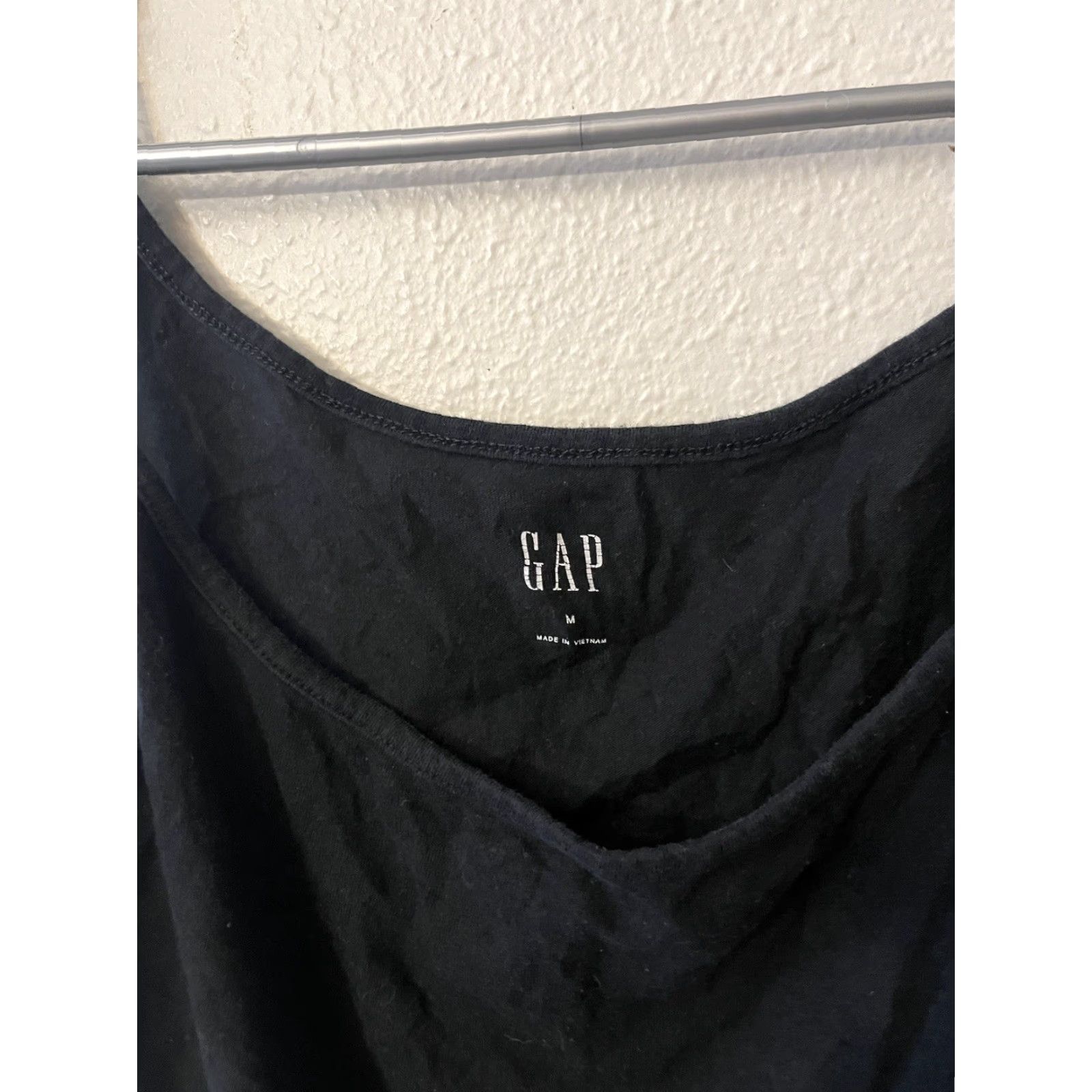 Gap Gap Tank Women Top Size Medium Black Solid Sleeveless Tank Size M / US 6-8 / IT 42-44 - 2 Thumbnail