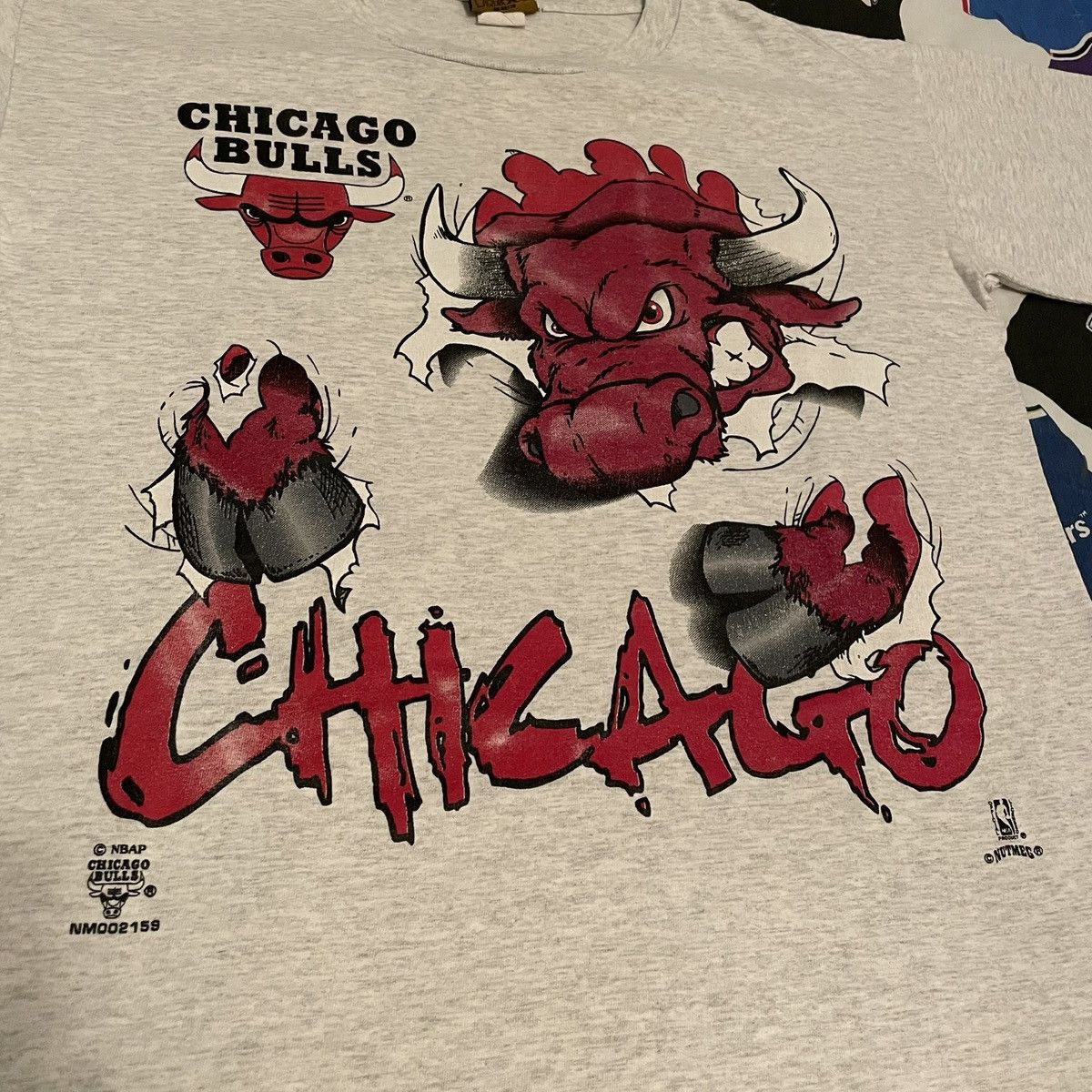 NBA × Nutmeg × Vintage Vintage 1990s NBA Chicago Bulls Break Thru Basketball Tee Size US M / EU 48-50 / 2 - 3 Thumbnail