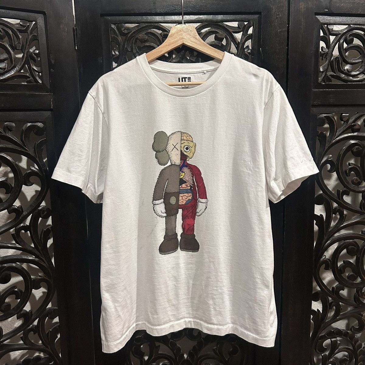 Kaws × Uniqlo UNIQLO x Kaws Anatomy Tee Size US M / EU 48-50 / 2 - 1 Thumbnail