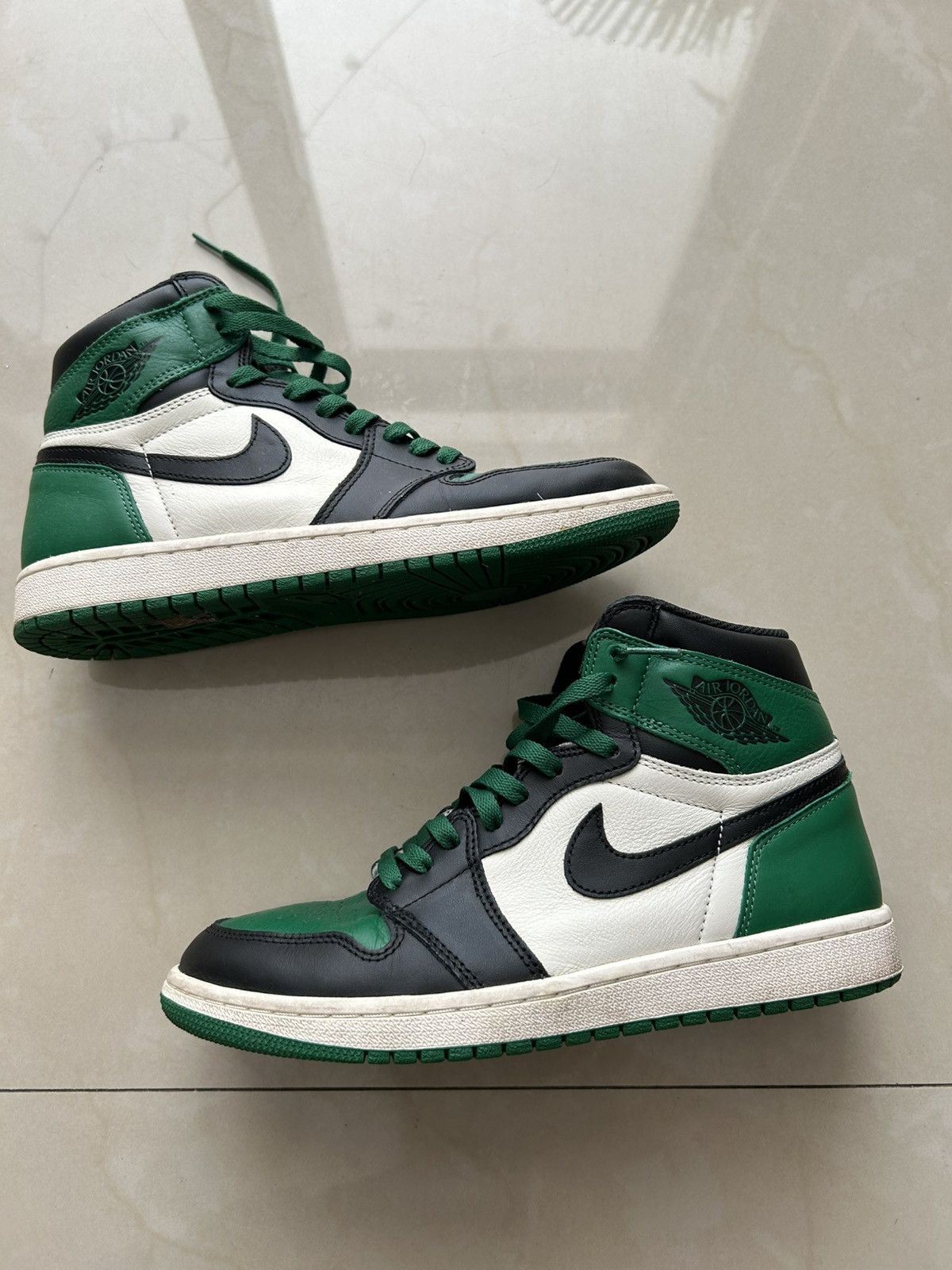 Jordan Brand Jordan 1 High Pine Green 1.0 Size US 9 / EU 42 - 1 Thumbnail