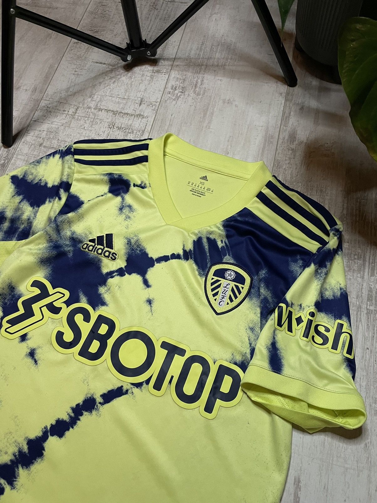 Adidas Adidas Leeds United 2022/2023 Away Football Shirt Jersey Size US XS / EU 42 / 0 - 3 Thumbnail