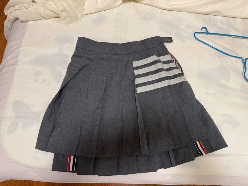 Thom Browne Thom browne Pleated skirt gray 2504-Nextarrow Size 25" / US 0 / IT 36 - 1 Thumbnail