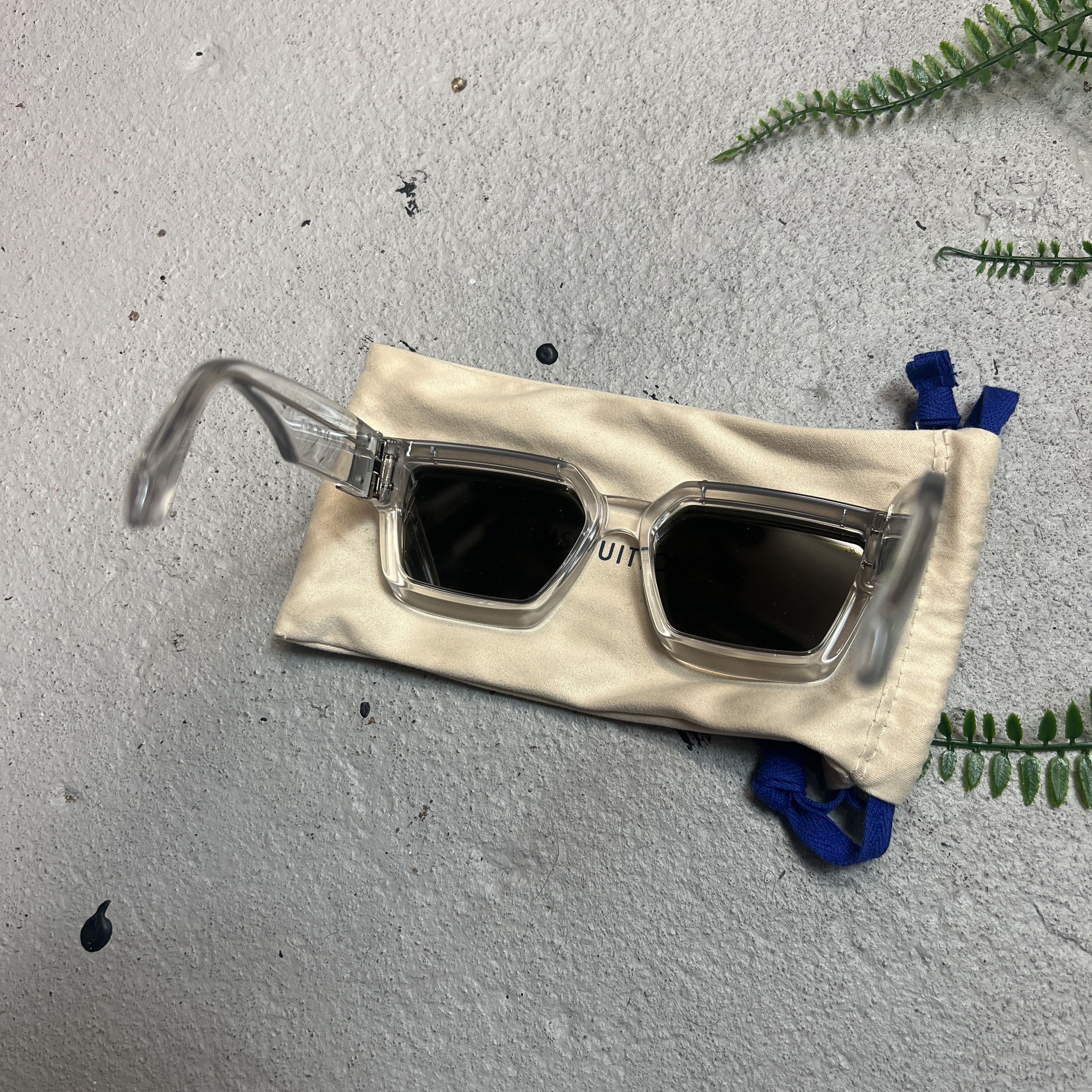 Louis Vuitton Louis Vuitton Transparent 2054 1.1 Millionaires Sunglasses Size ONE SIZE - 3 Thumbnail
