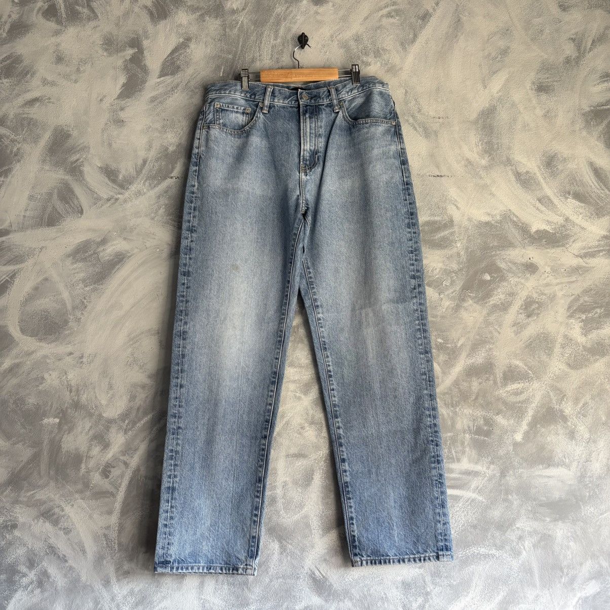 Uniqlo Uniqlo Jeans Size 33x32 Regular Straight Fit Blue Denim Men Size US 33 - 1 Thumbnail