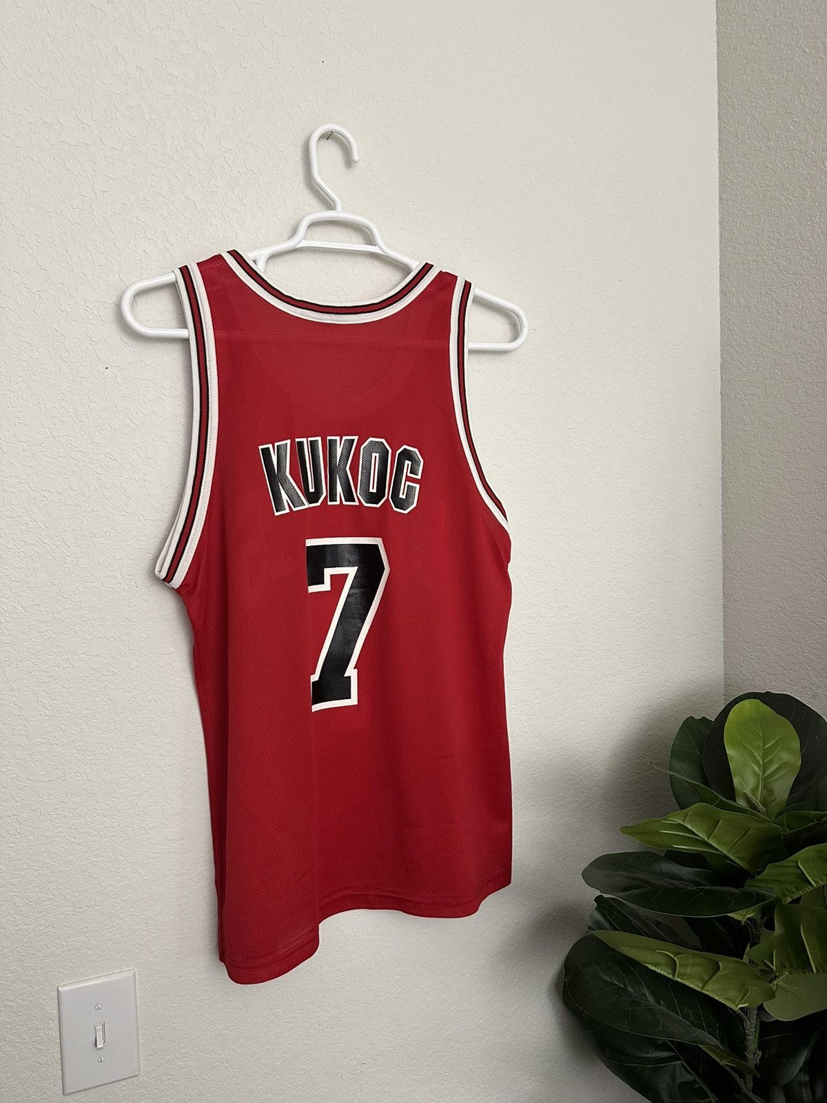 Champion × NBA × Vintage VINTAGE 90s CHICAGO BULLS CHAMPION JERSEY TONY KUKOC 44/L Size US L / EU 52-54 / 3 - 5 Thumbnail
