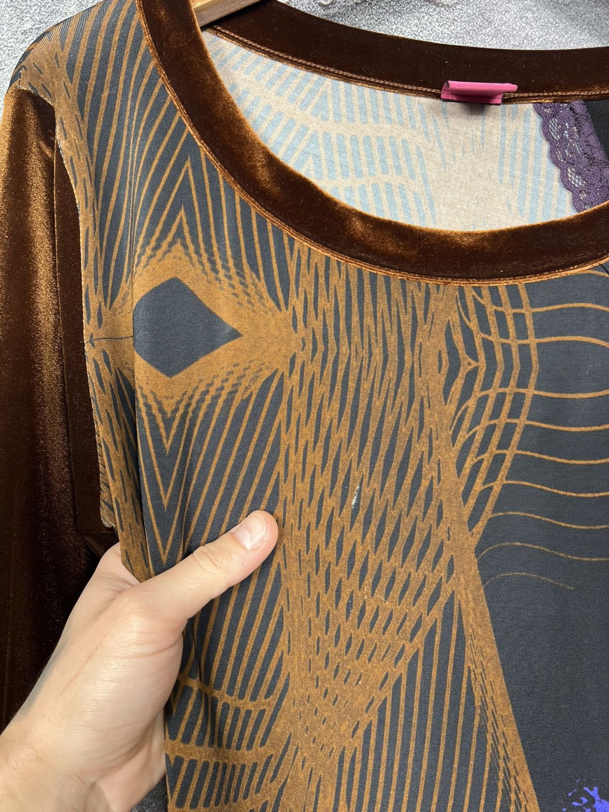 Desigual Save the Queen Asymmetric Velvet Sleeve Jumper Top Size XL / US 12-14 / IT 48-50 - 11 Thumbnail