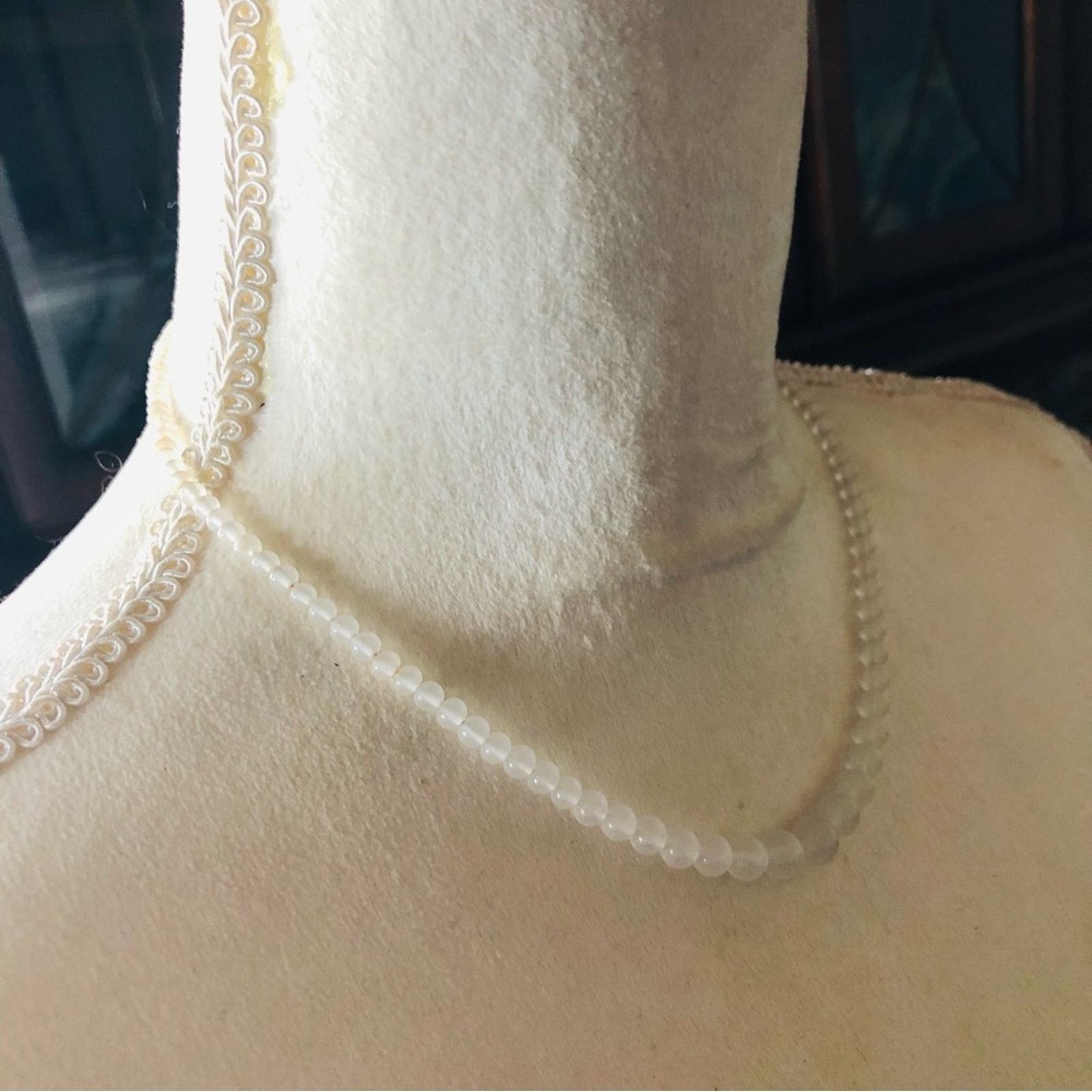 Other Vintage graduated opalescent glass wedding bead necklace Size ONE SIZE - 3 Thumbnail