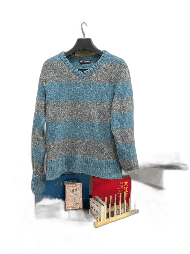 Dolce & Gabbana Thick Wool V-neck Sweater from DG Size US L / EU 52-54 / 3 - 1 Thumbnail