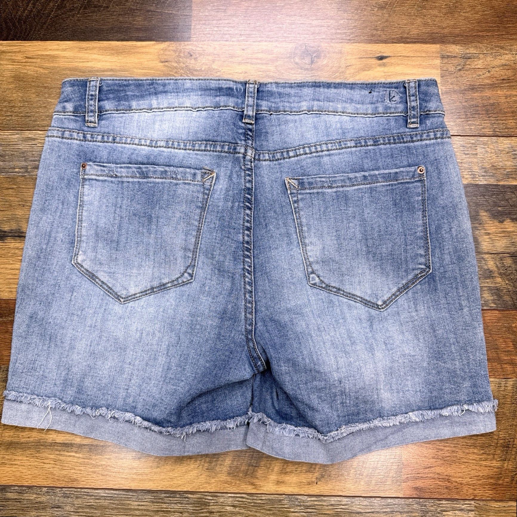Vintage Kensie Jeans Cut Off Shorts Womens 10 Medium Rise Stretch Denim 5-Pocket Blue Light Wash Size 32" / US 10 / IT 46 - 2 Thumbnail