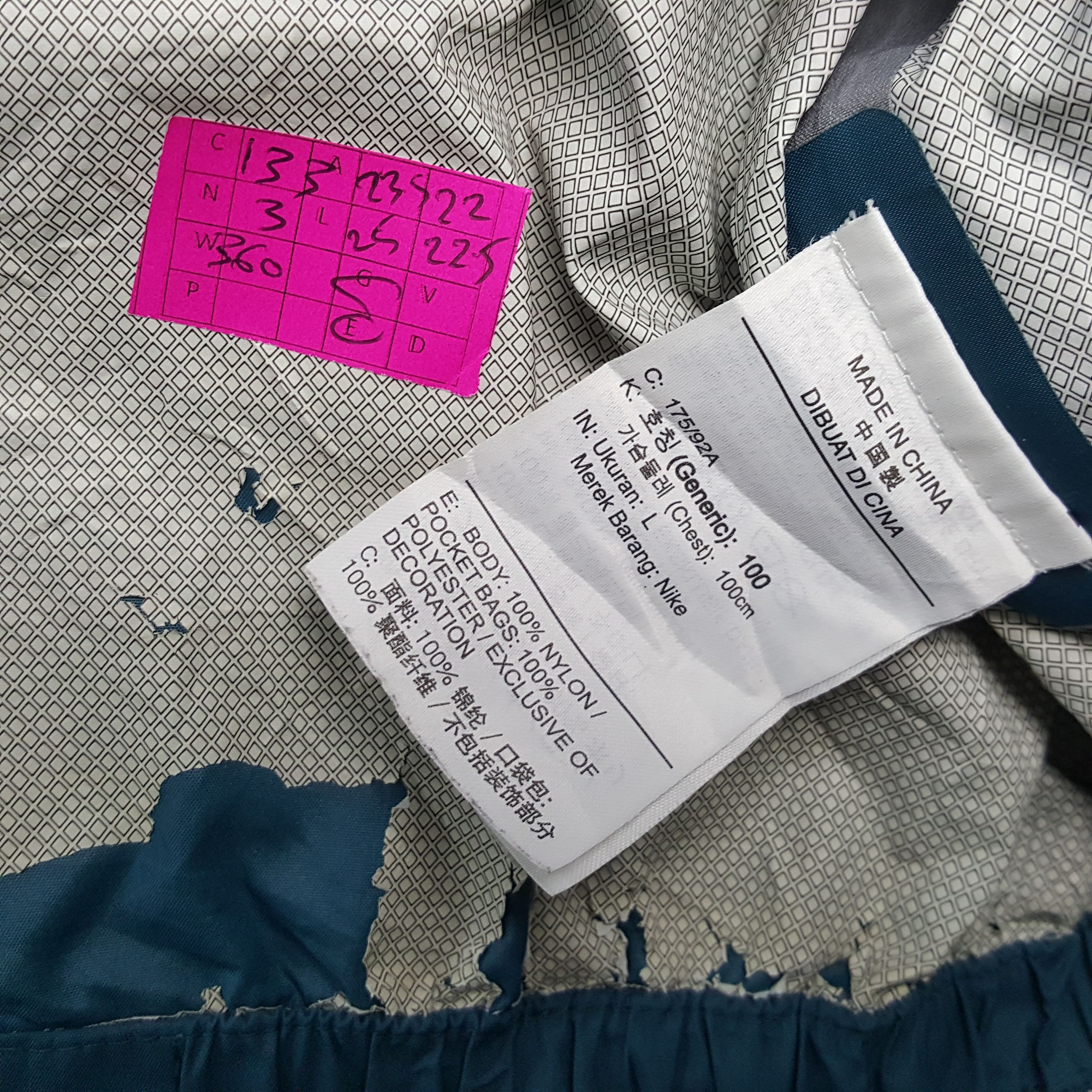 Nike ACG × Vintage NIKE ACG Small Logo Design Windbreaker Jacket Hoodies Size US L / EU 52-54 / 3 - 7 Thumbnail