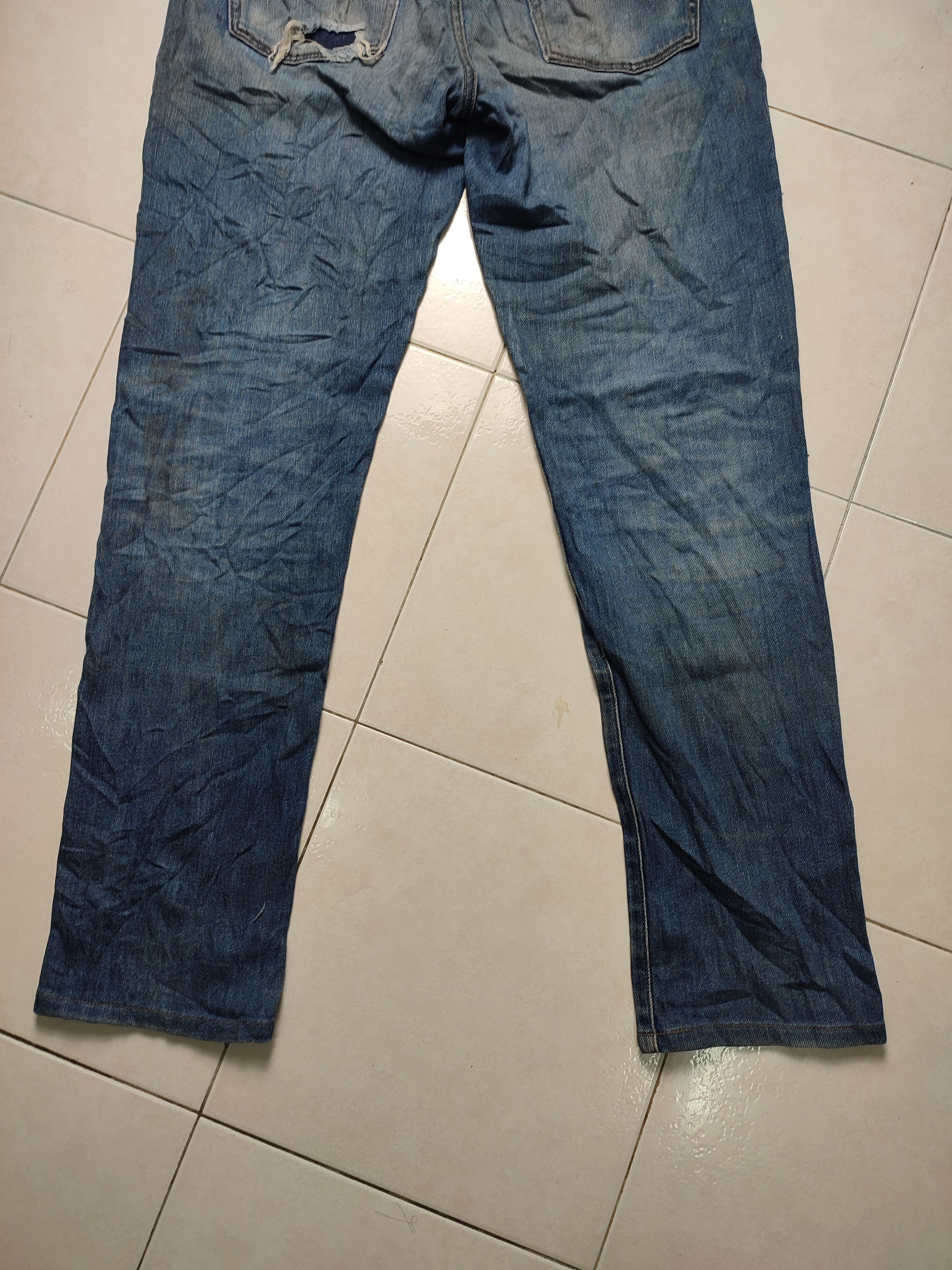 Uniqlo Crazy Vintage Uniqlo Distressed Jeans Size US 33 - 12 Thumbnail