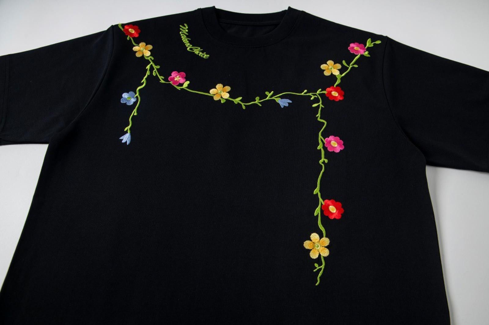 Other Embroidered Floral Black T-Shirt Size US M / EU 48-50 / 2 - 3 Thumbnail