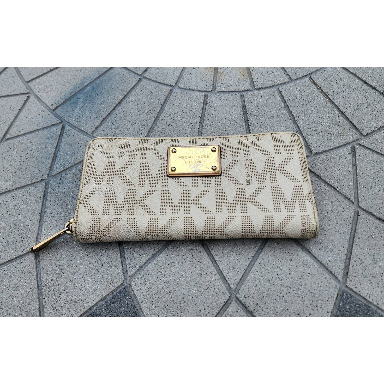 Michael Kors Michael Kors Monogram Jet Set Zip Coated Canvas Wallet Size ONE SIZE - 1 Thumbnail