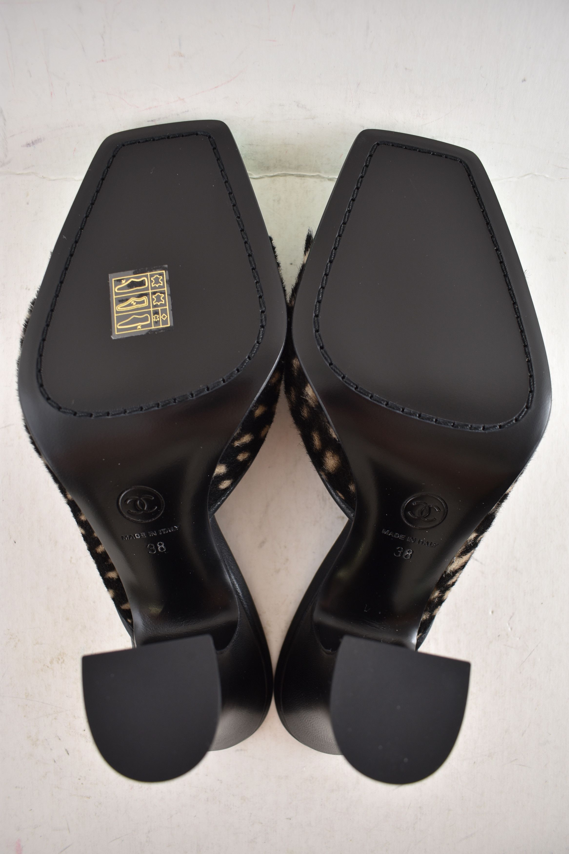 Chanel 26S Blazy White Pony Fur Green Block Heel Pump Mule 38 Size US 8 / IT 38 - 21 Thumbnail