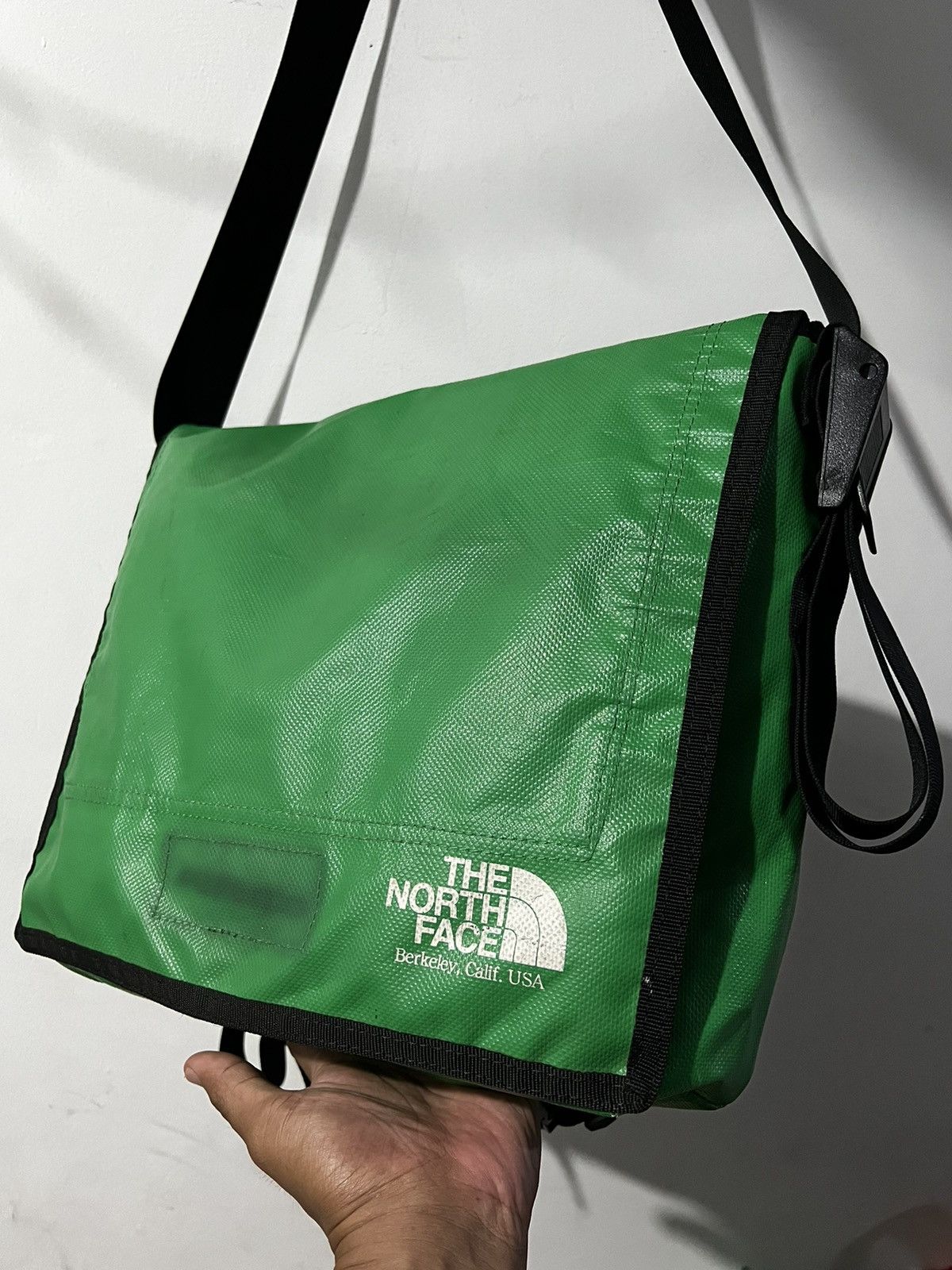 The North Face The North Face Waterproof Green Tarpaulin Messenger Bag Size ONE SIZE - 4 Thumbnail