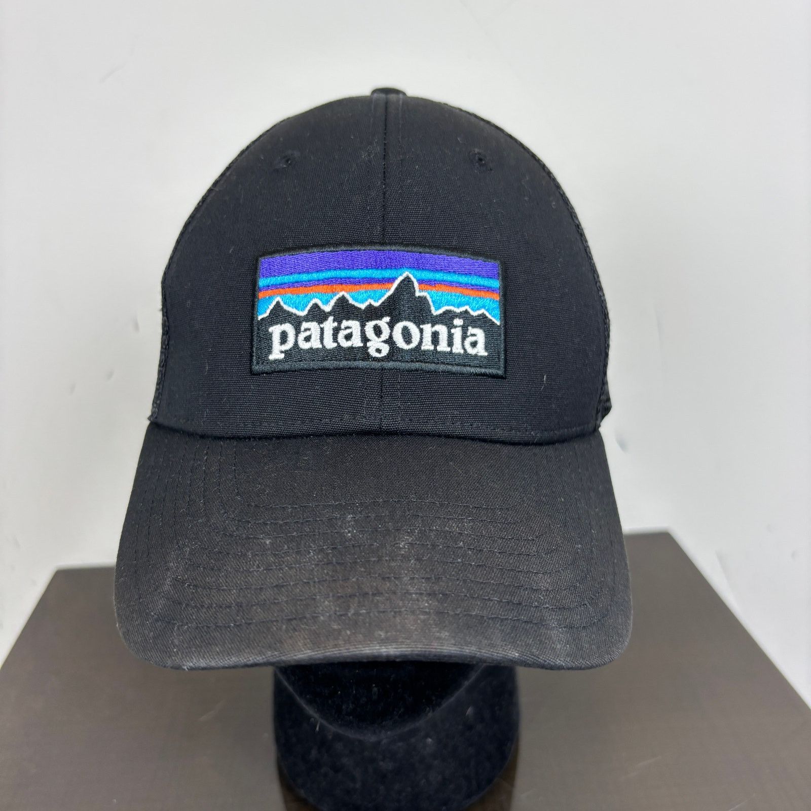 Patagonia Patagonia P-6 Logo Mesh Trucker Hat Snapback Gorpcore Size ONE SIZE - 2 Thumbnail